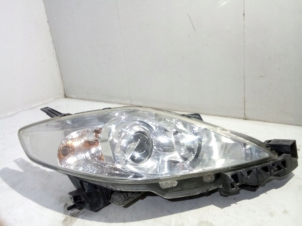 Mazda 5 and light right front front xenon
