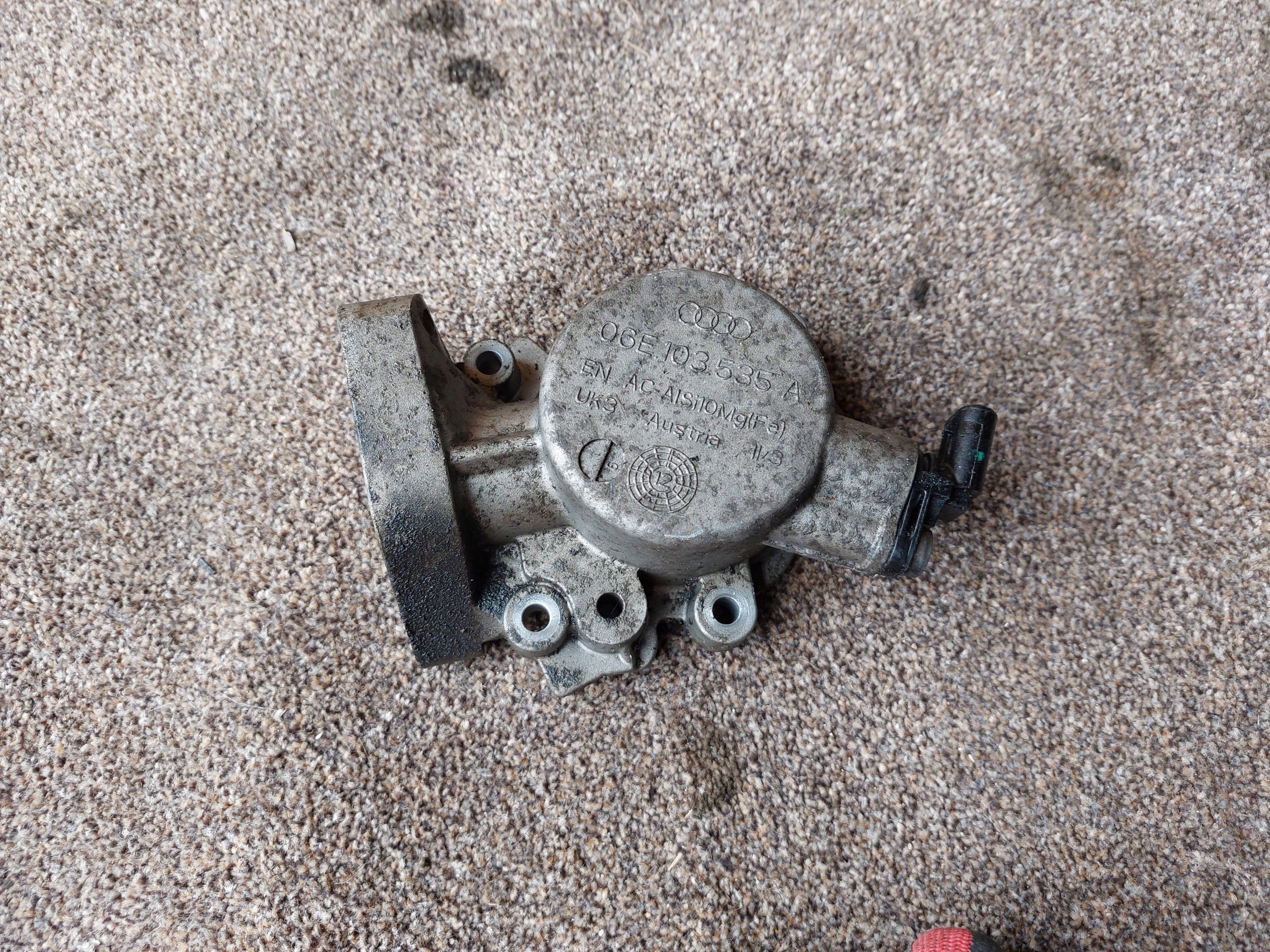 obal POMPY paliva AUDI S4 B8 3.0 TFSI 13r