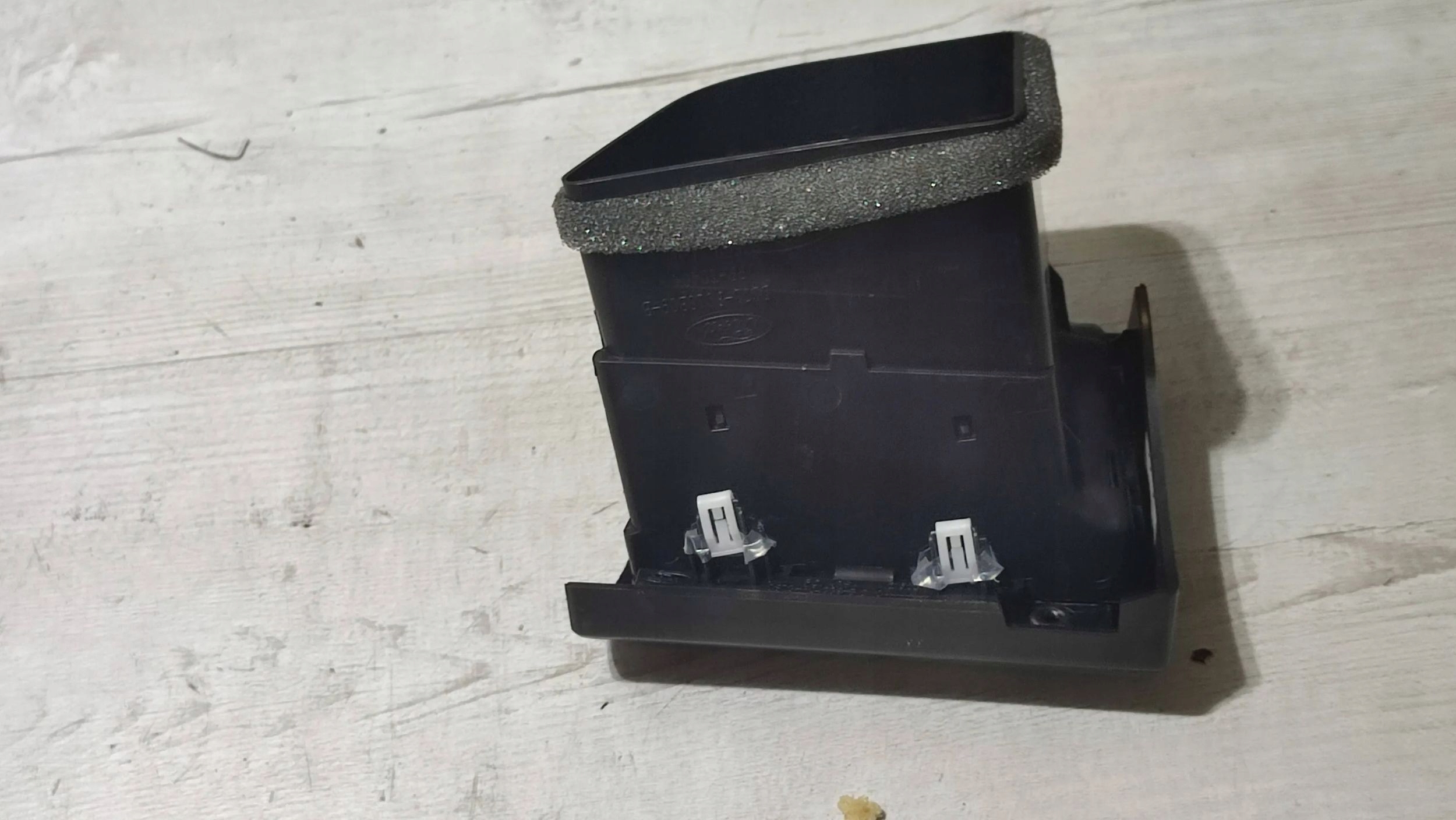 Ford Mondeo MK5 16r 2.0TDCi grid air conditioning devices