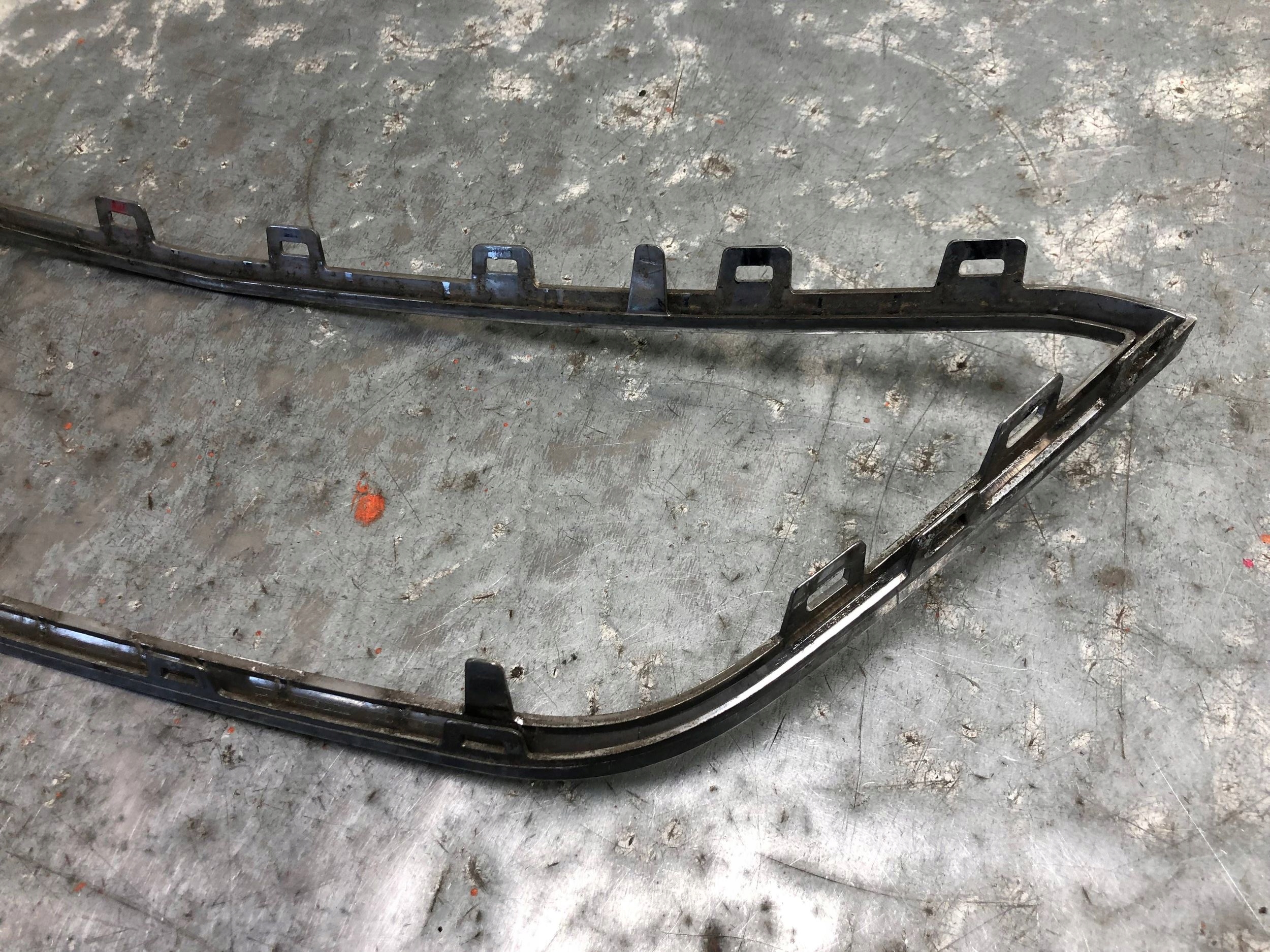 frame CHROM GRILLA SEAT IBIZA IV LIFT 6J0854643B