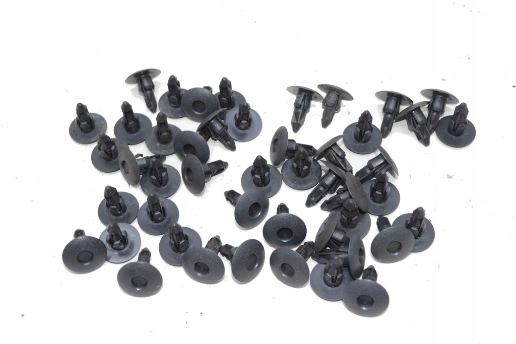 Spinka kołek tapicerki SAAB 93 9-3 02-11r