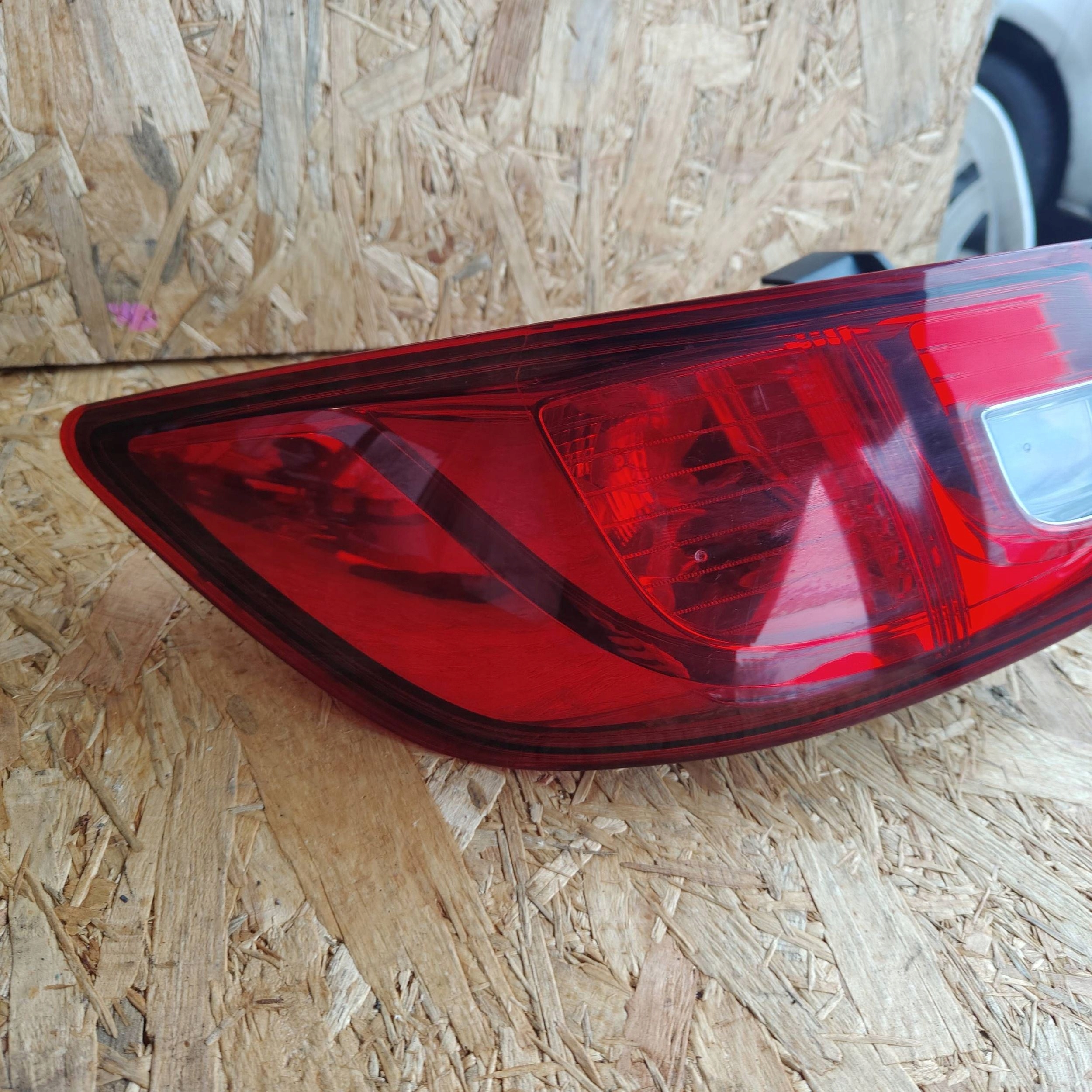 light rear rear part side left Renault Clio IV 02052499900010