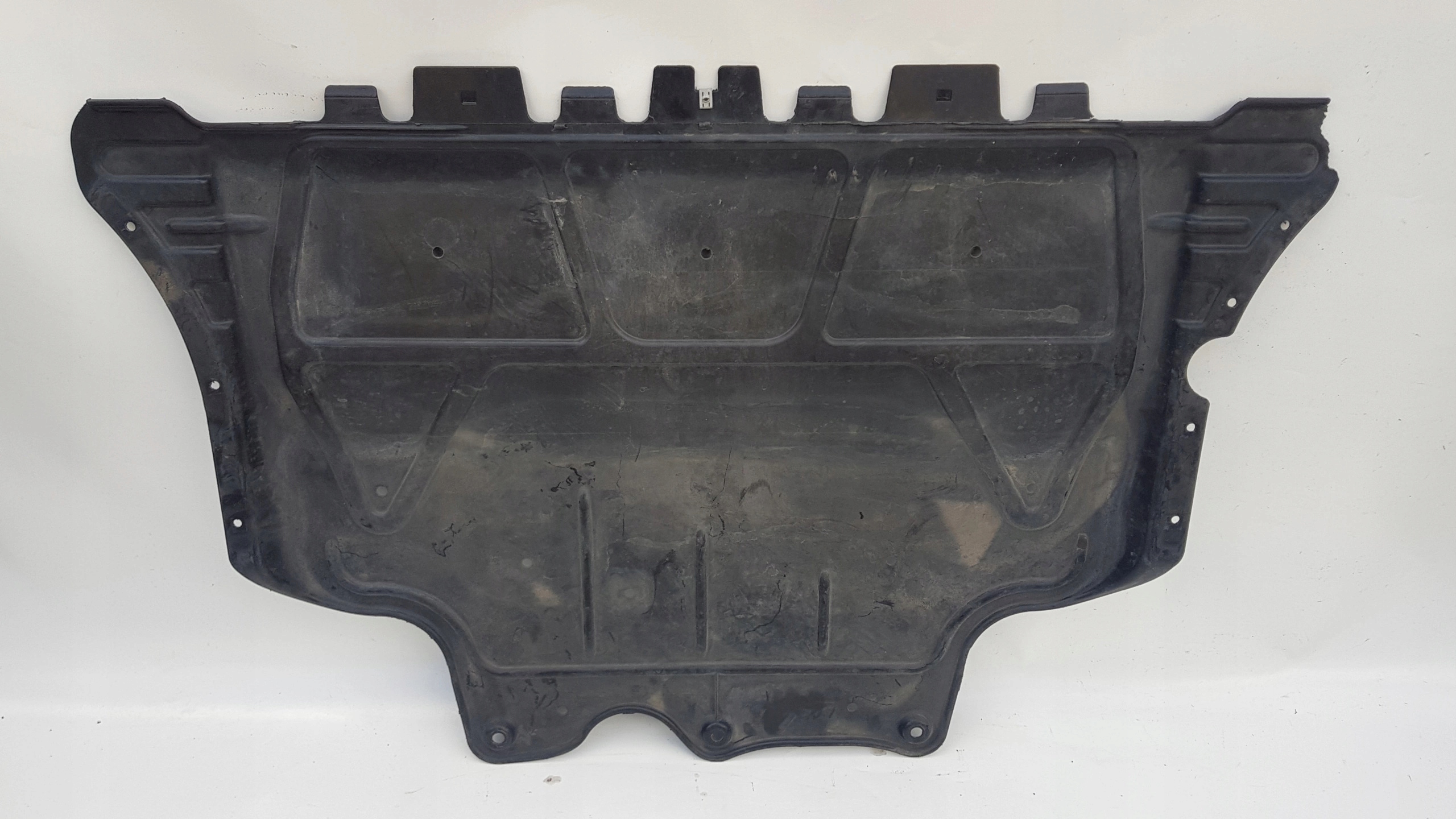 AUDI A3 8V0 VW PASSAT B8 SKODA SUPERB III OSŁONA POD SILNIK 5Q0825236F Producent części Volkswagen OE