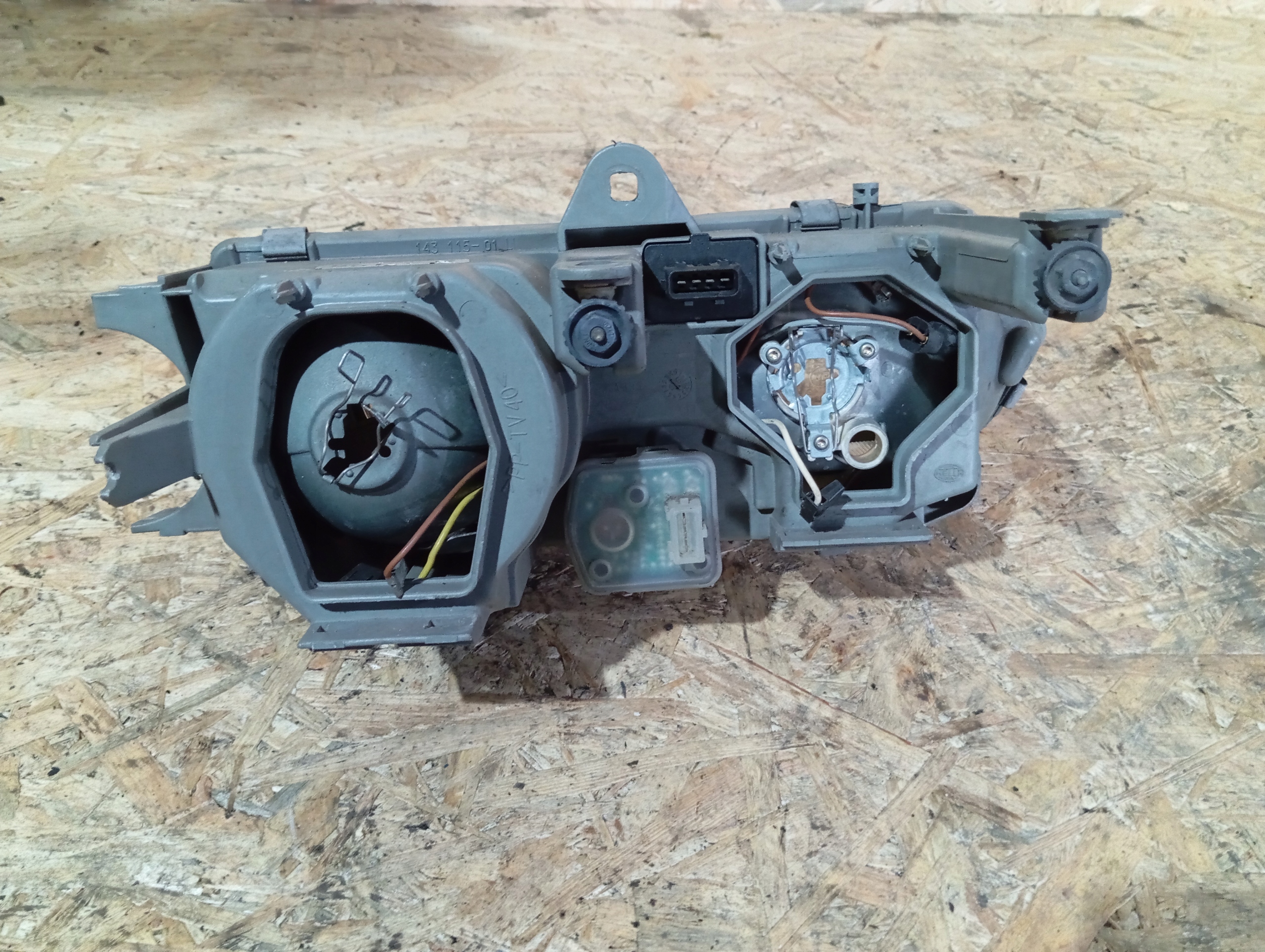 light front left Alfa Romeo 145 (930) 94-01