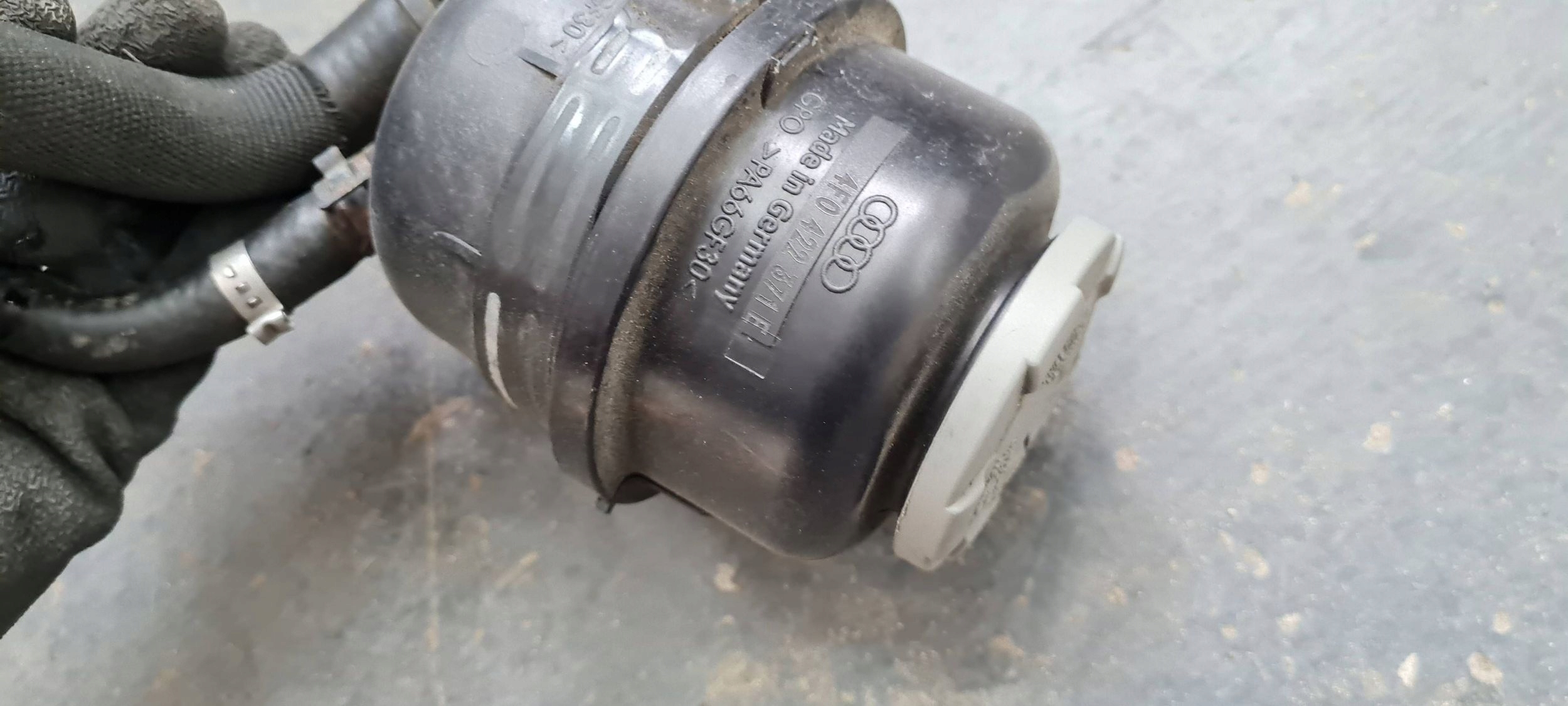 A6 C6 LIFT Servoölbehälter Schläuche 2.0 TDI 4F0422371E