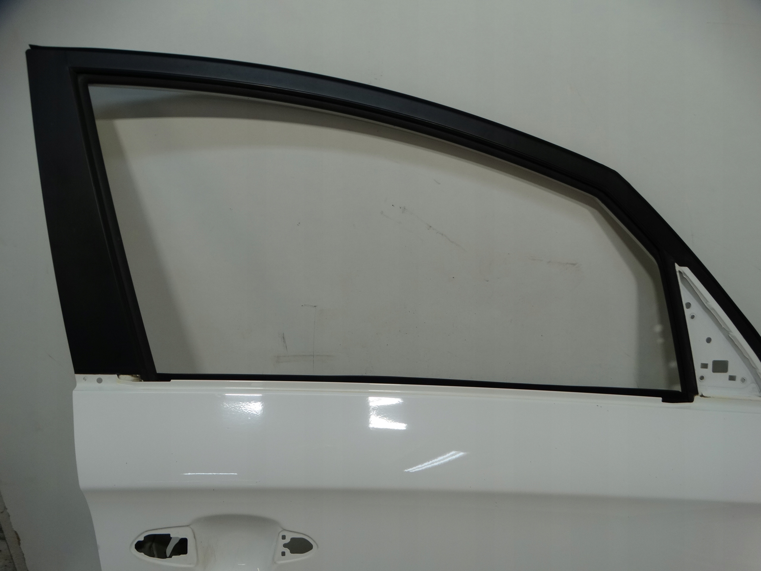 door right front KIA CARENS IV 13-19R. KOD : D1