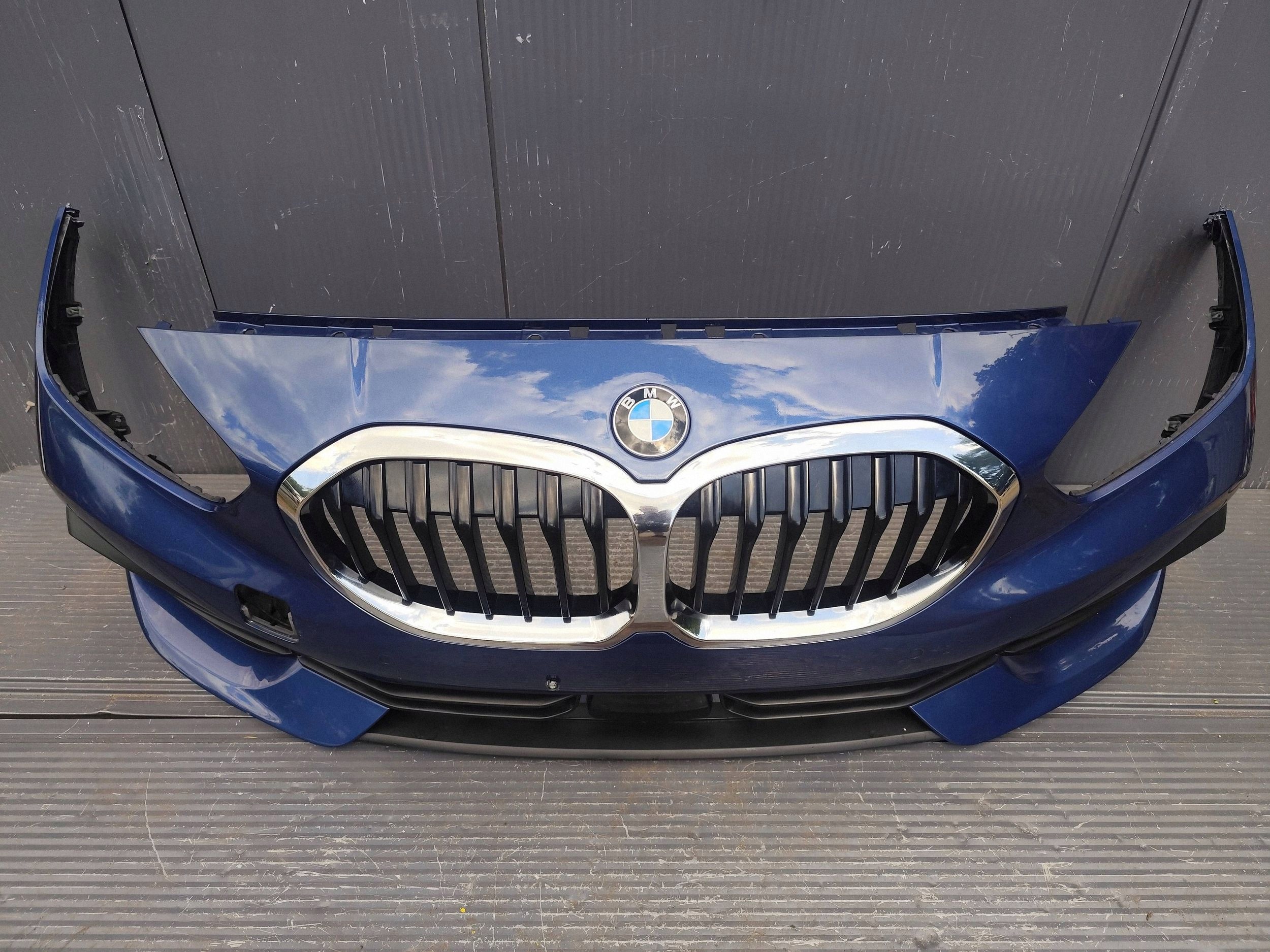 BMW 1 F40 front bumper 4xPDC complete DEMONTAZ