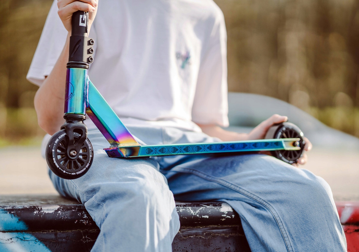 MOVINO GLIDE NEOCHROME sportinis paspirtukas, daugiaspalvis