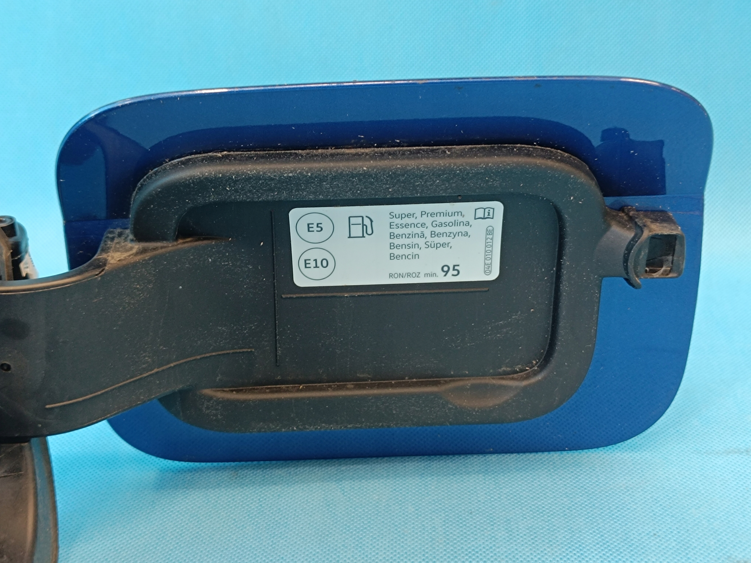 VW T-ROC LIFT 1.5 TSI 110KW 2025 R KLAPKA WLEWU PALIWA 2GA809857D LA5W Typ silnika Benzyna Diesel