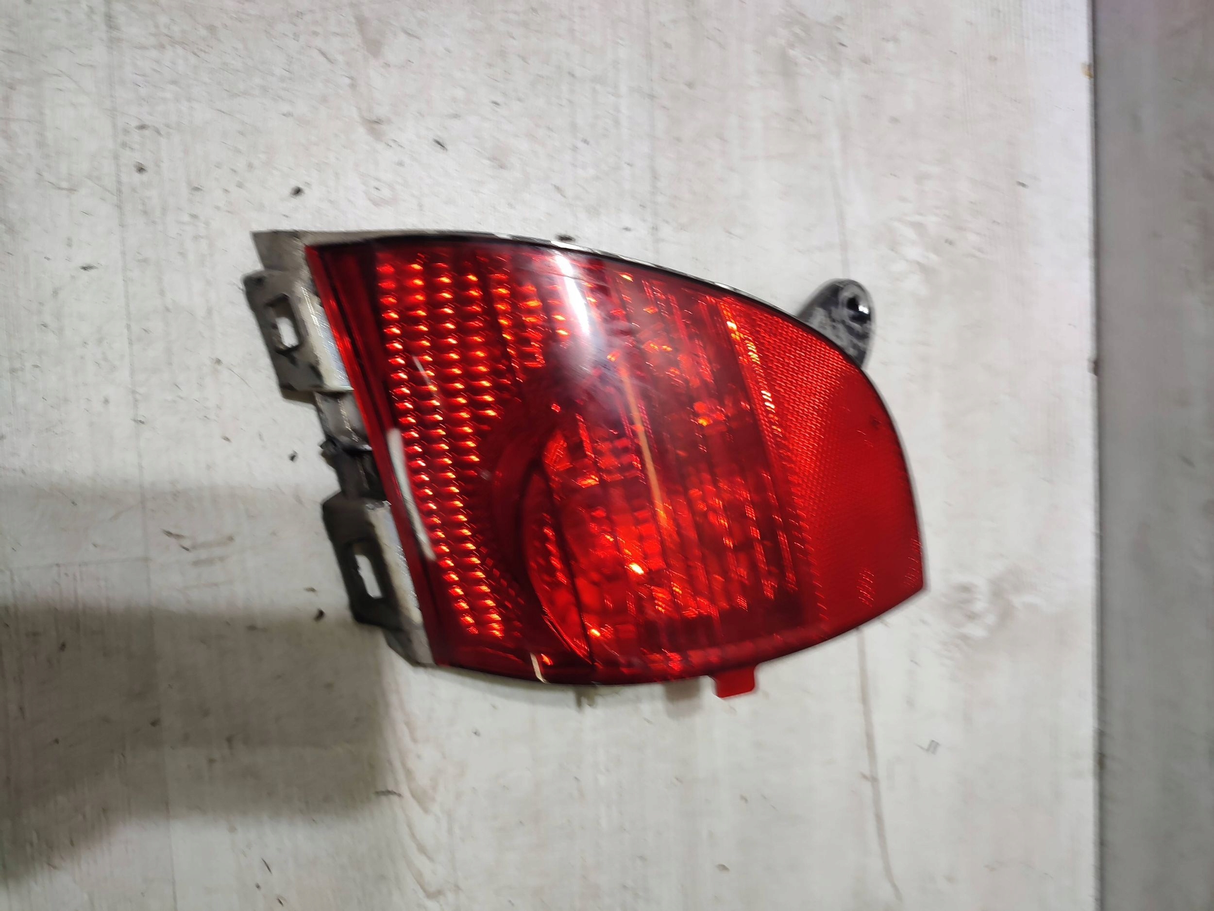Peugeot 2008 and 2018 rear part side left light rear