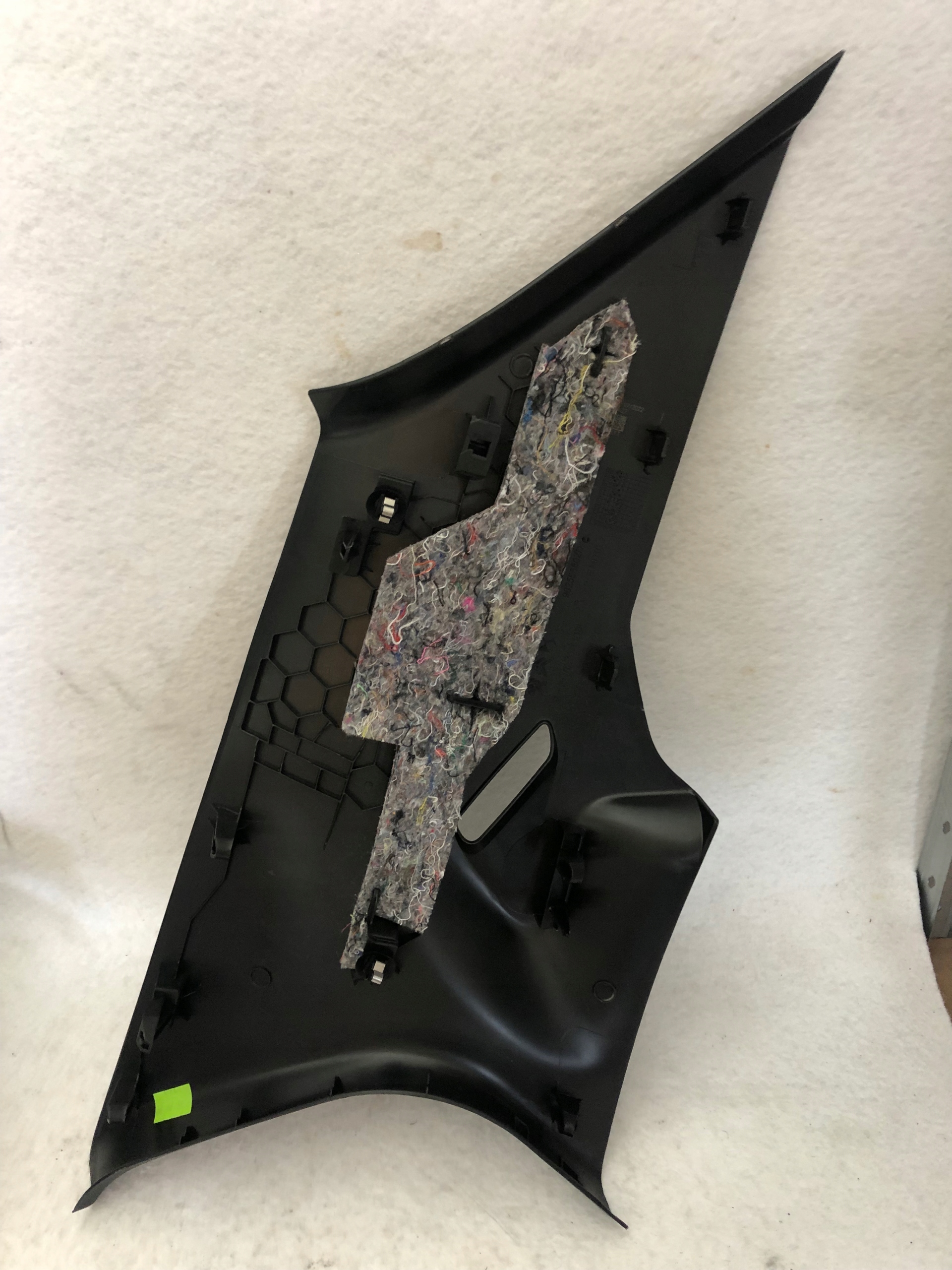 NOWA OSŁONA SŁUPKA TYLNEGO LEWY GÓRNY PEUGEOT 2008 II 98255680ZD Typ samochodu Samochody osobowe