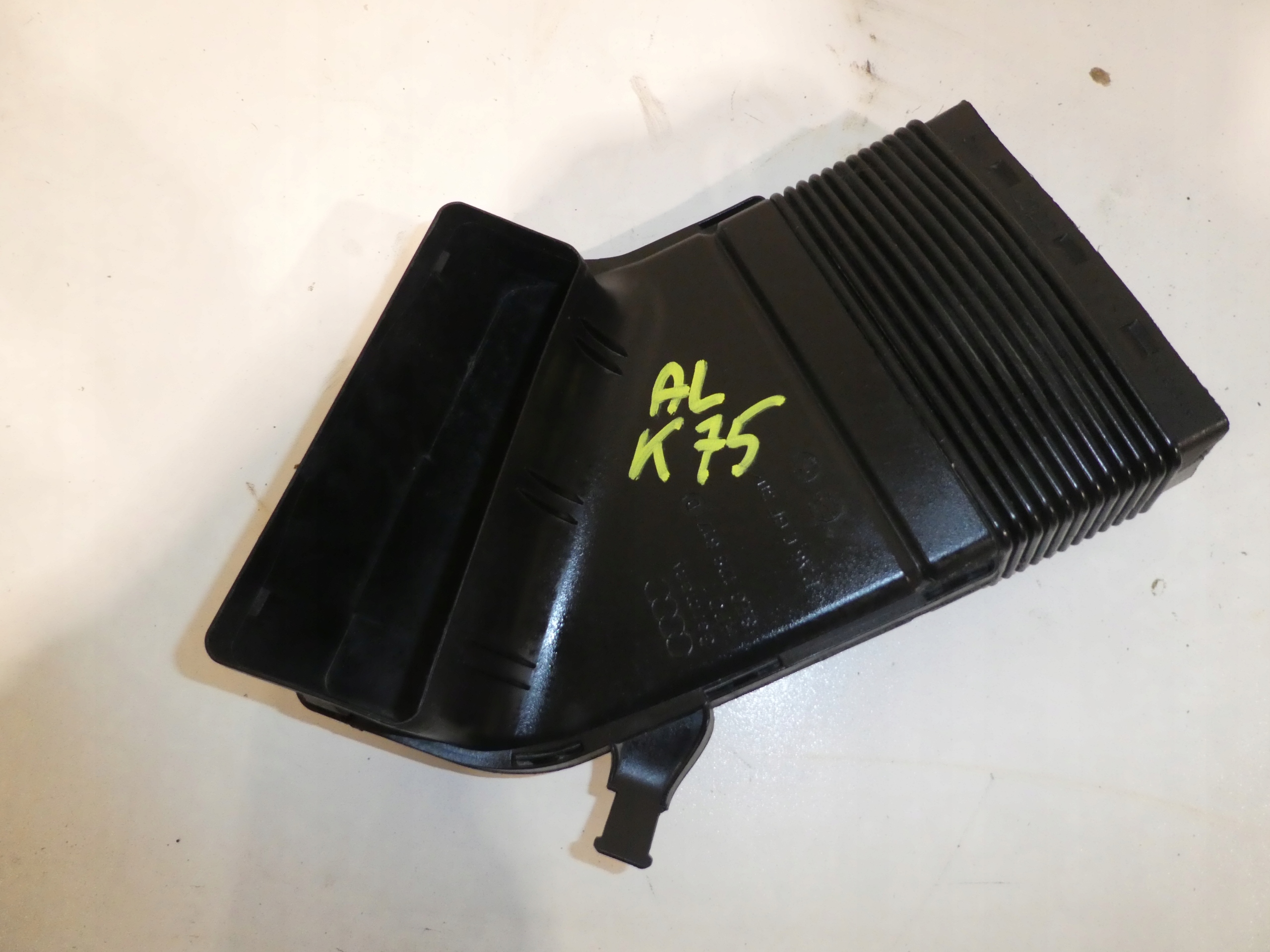 intake air AUDI A4 B6 8E0129617D