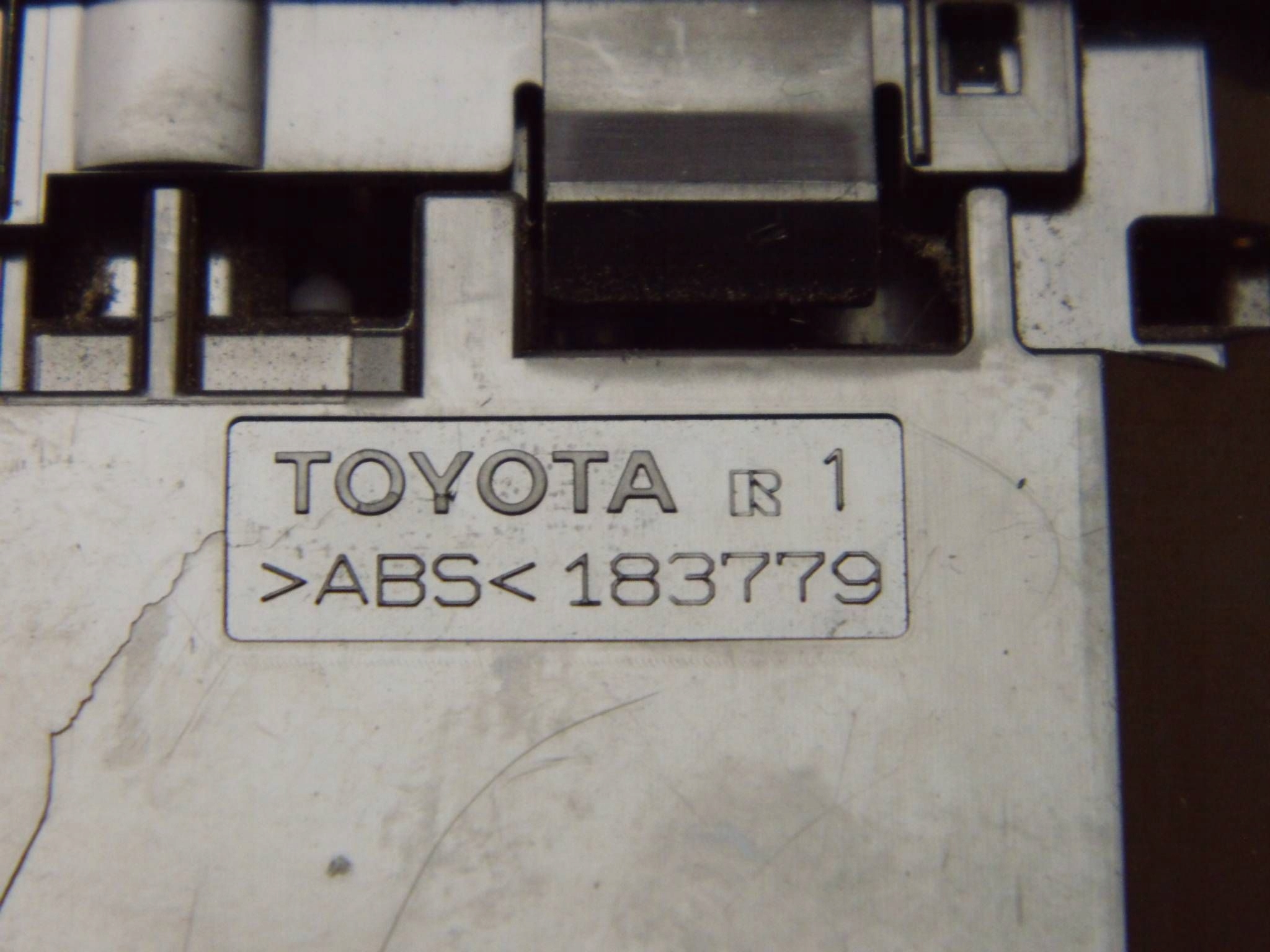 Toyota Yaris III panel switch of control lusterkami 84870-0D151