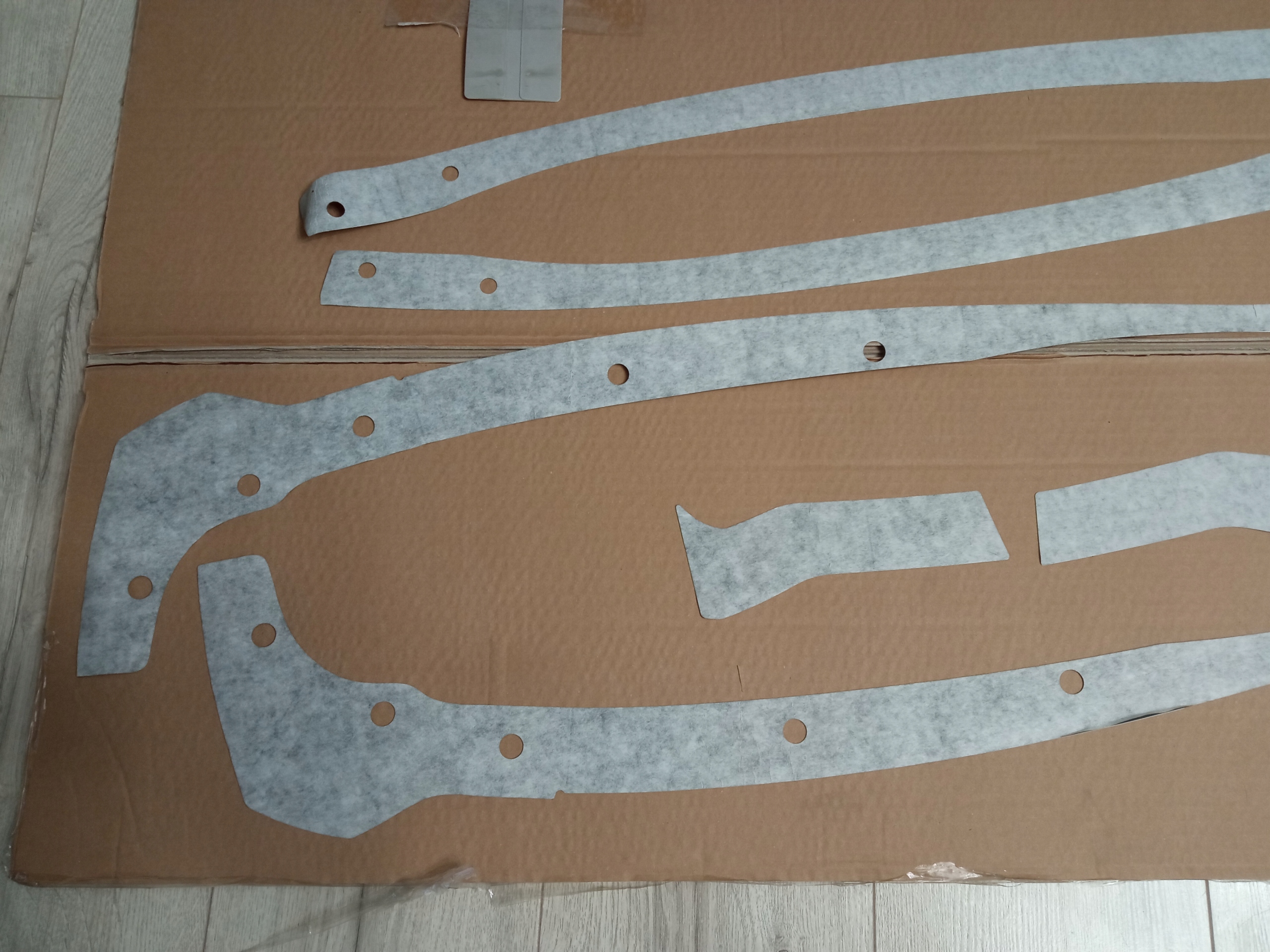 KUGA 2 II folia ochronna nadkoli zestaw folii 1846362 Producent FORD