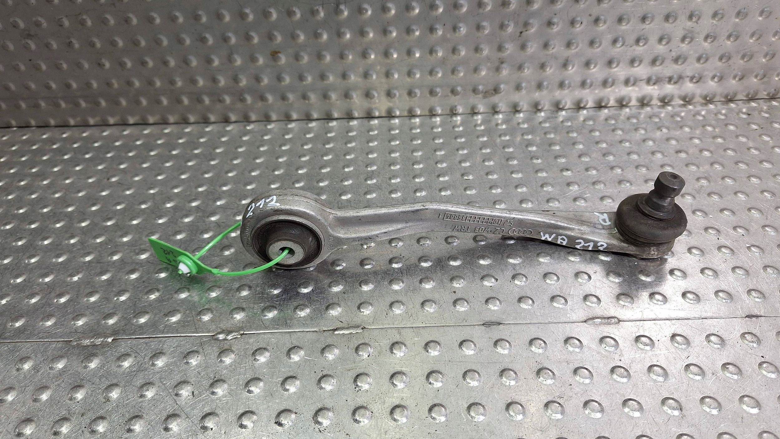 arm right front upper 8K0407510B 8K0510B AUDI A4 B8 A5 8T Q5 8R