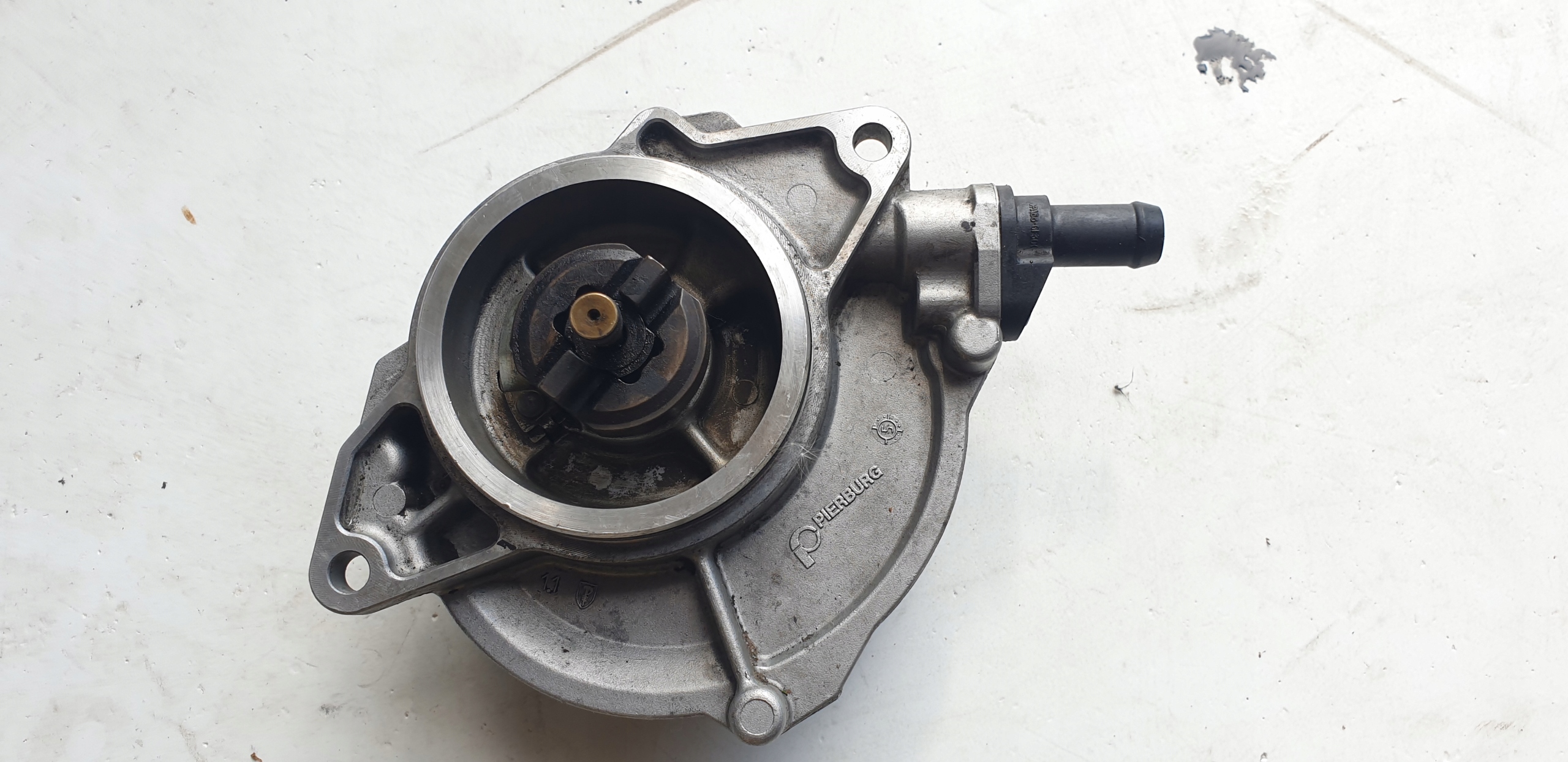 VACUM Pompa AUDI A6 C6 Q7 2.7 , 3.0 057145100T