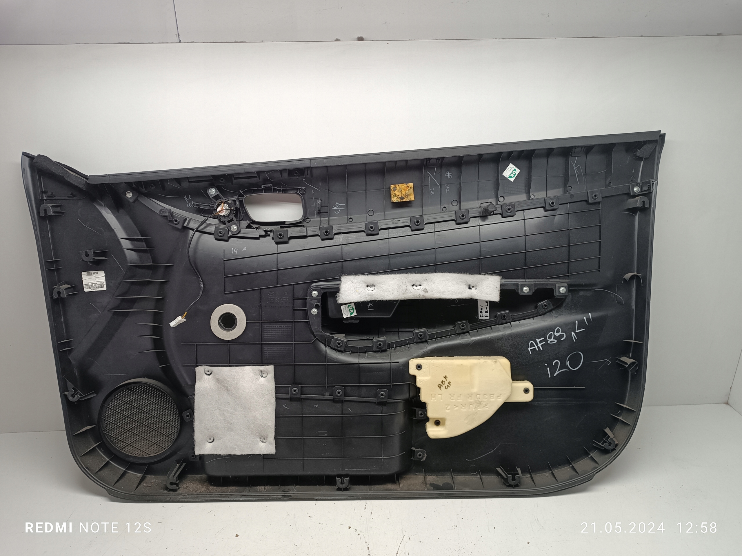 BOCZEK TAPICERKA LEWA HYUNDAI I20 3D 09r.