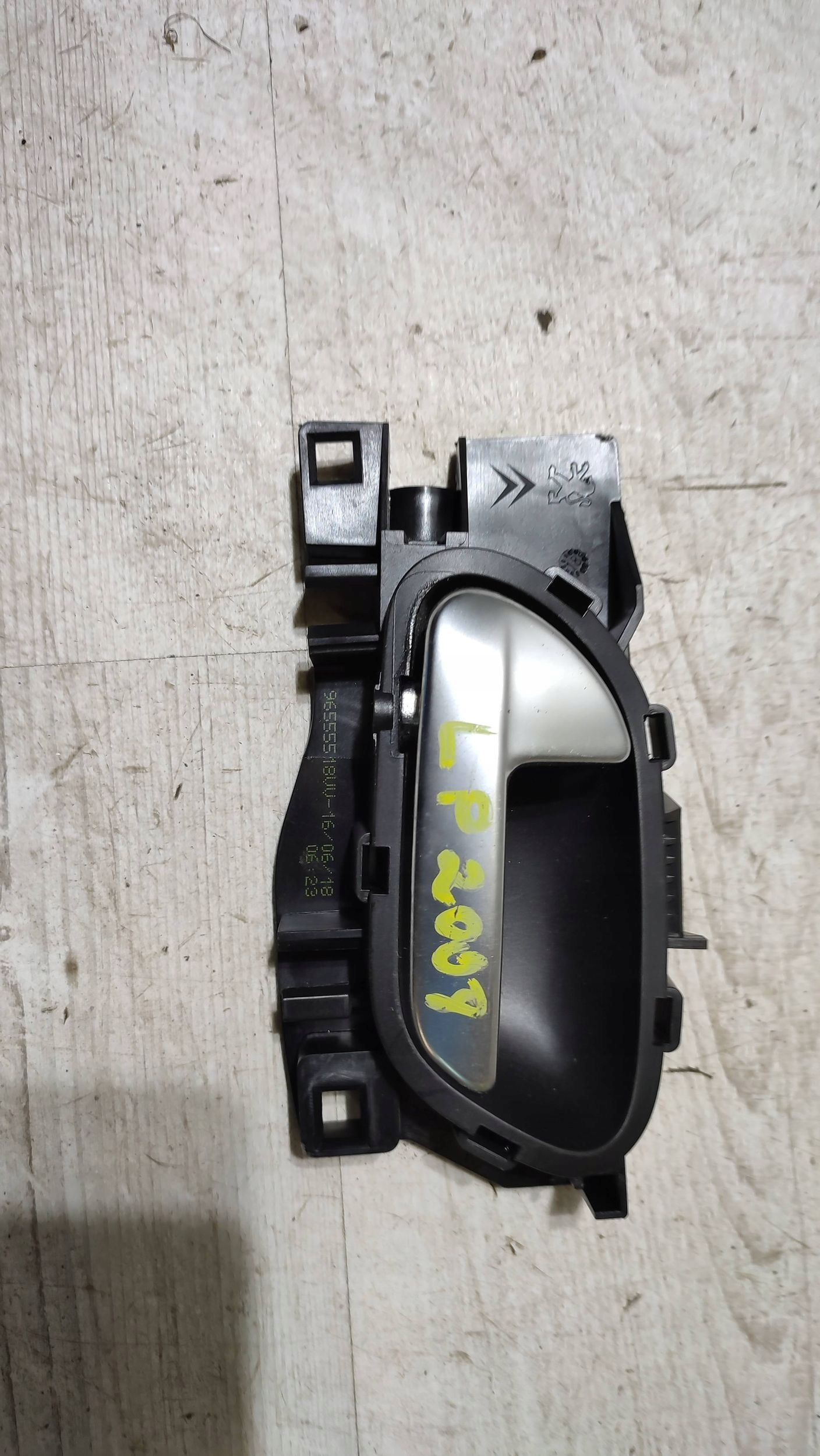Peugeot 2008 and 2018 front side left handle inner