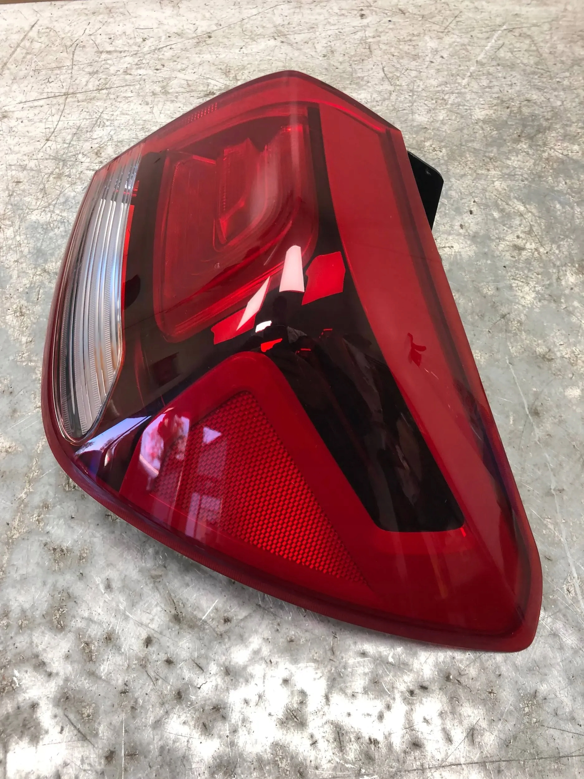 light right rear part KIA RIO IV HB 5D 92402-HB