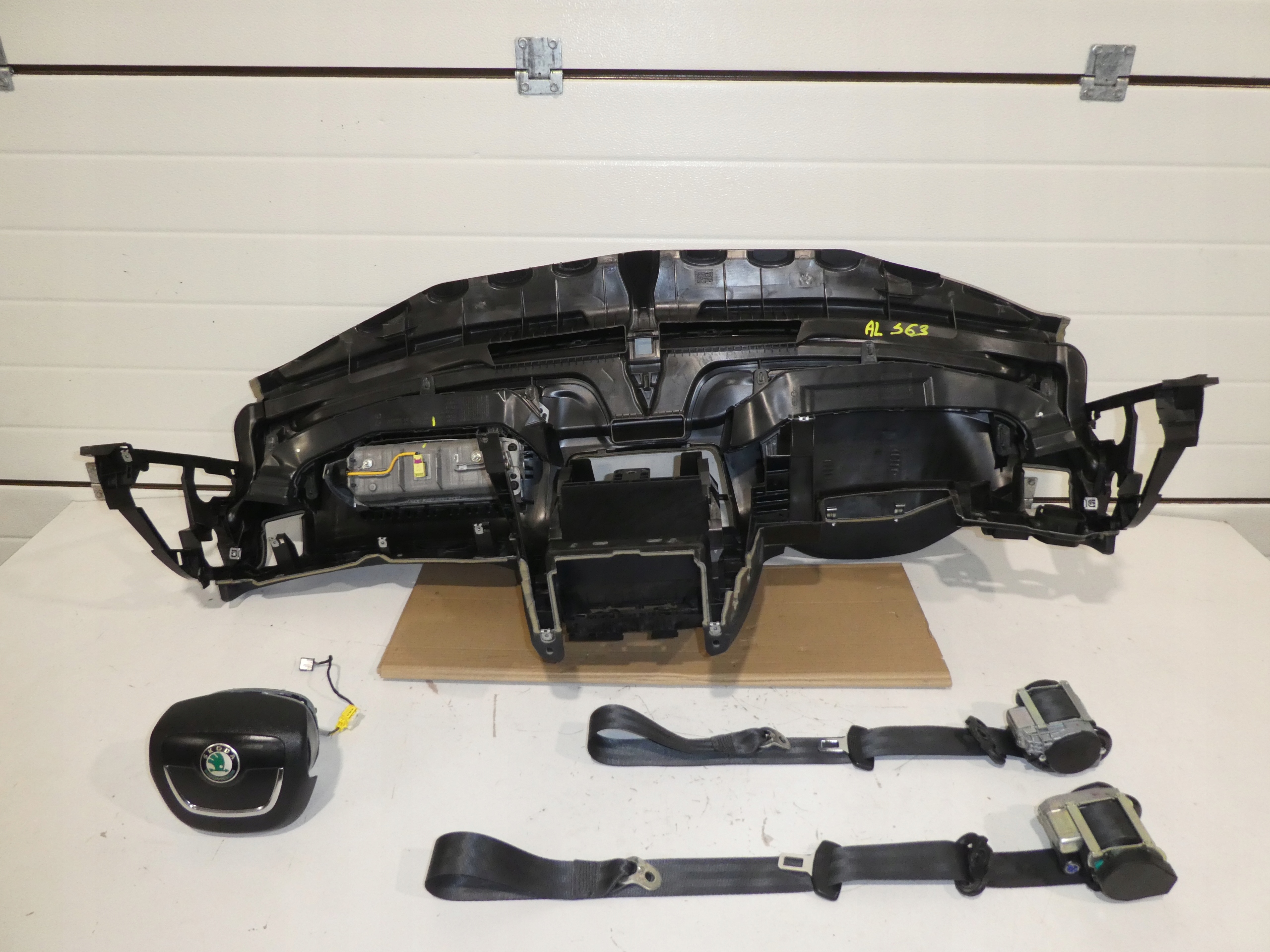 SKODA OCTAVIA II LIFT dashboard console airbag tension belts