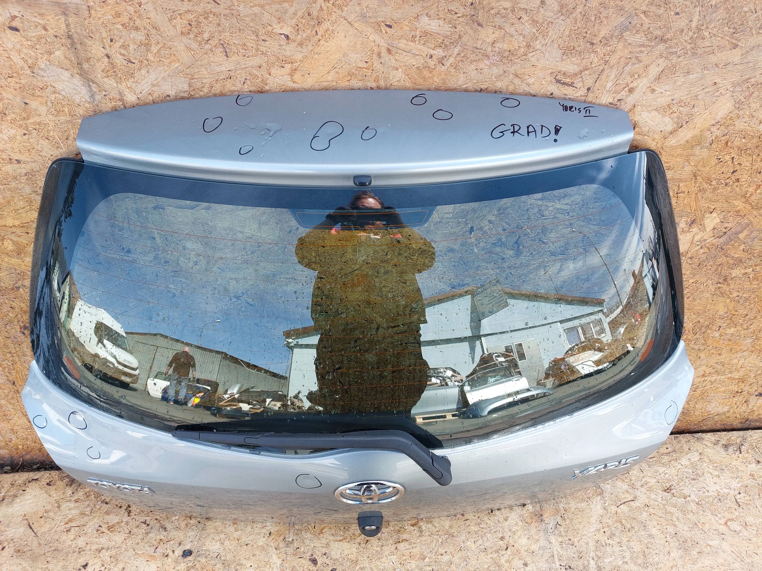 boot door Toyota Yaris II 06-11 hail