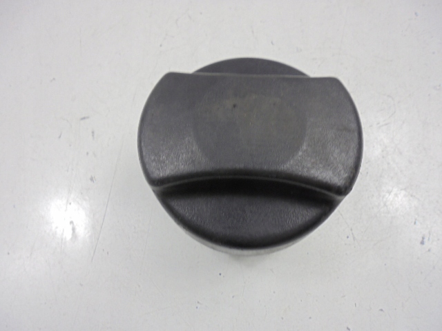 OPEL VECTRA C KOREK WLEWU PALIWA 02-05 5D HB 1,8