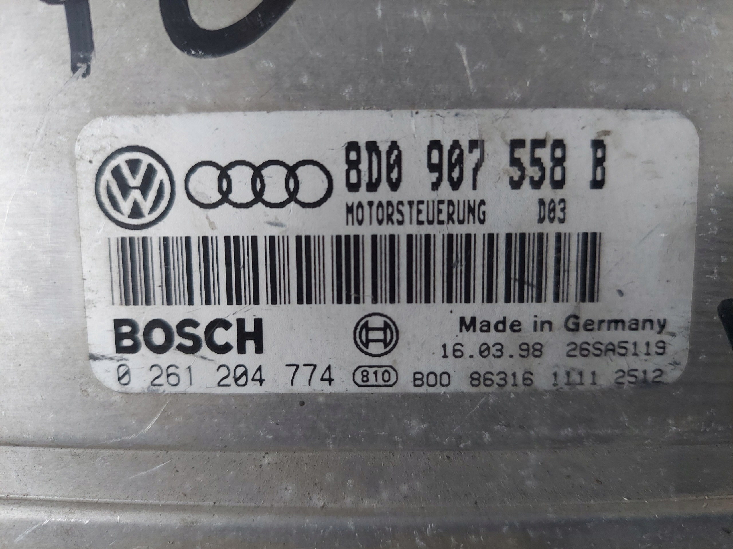 PASSAT B5 1.8 B 8D0907558B řídící jednotka motoru