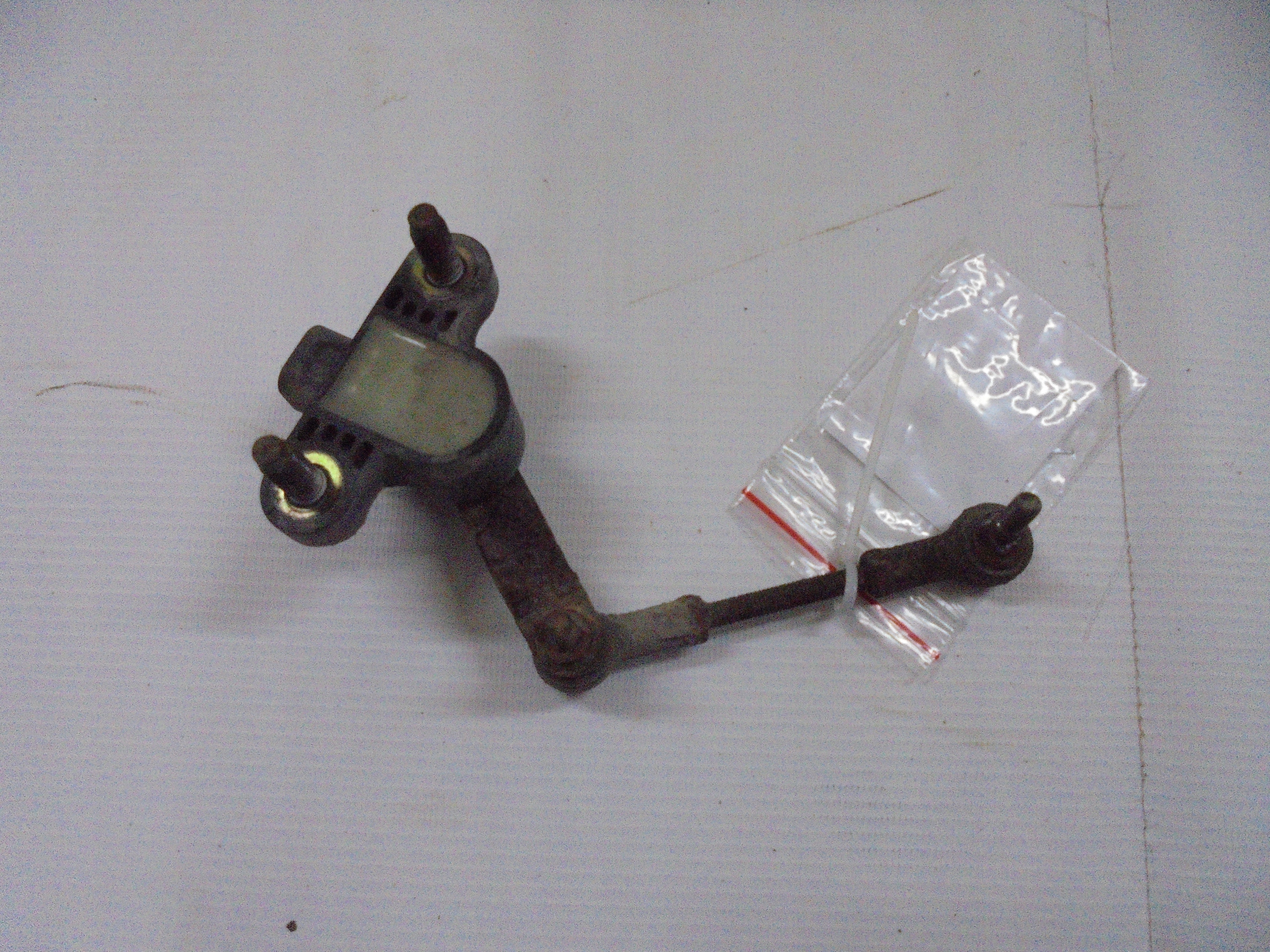 ЛЕВЫЙ ДАТЧИК ПОДВЕСКИ LINCOLN NAVIGATOR 2004 ГОДА