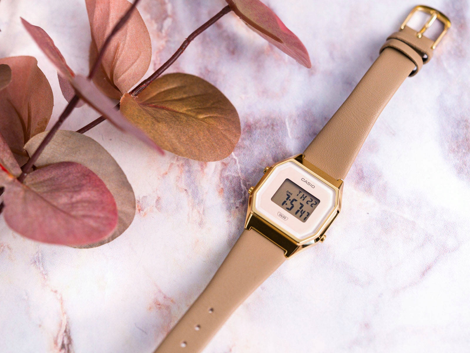 DAMSKI ZEGAREK CASIO LA680WEGL-5EF VINTAGE RETRO EAN (GTIN) 4549526328282