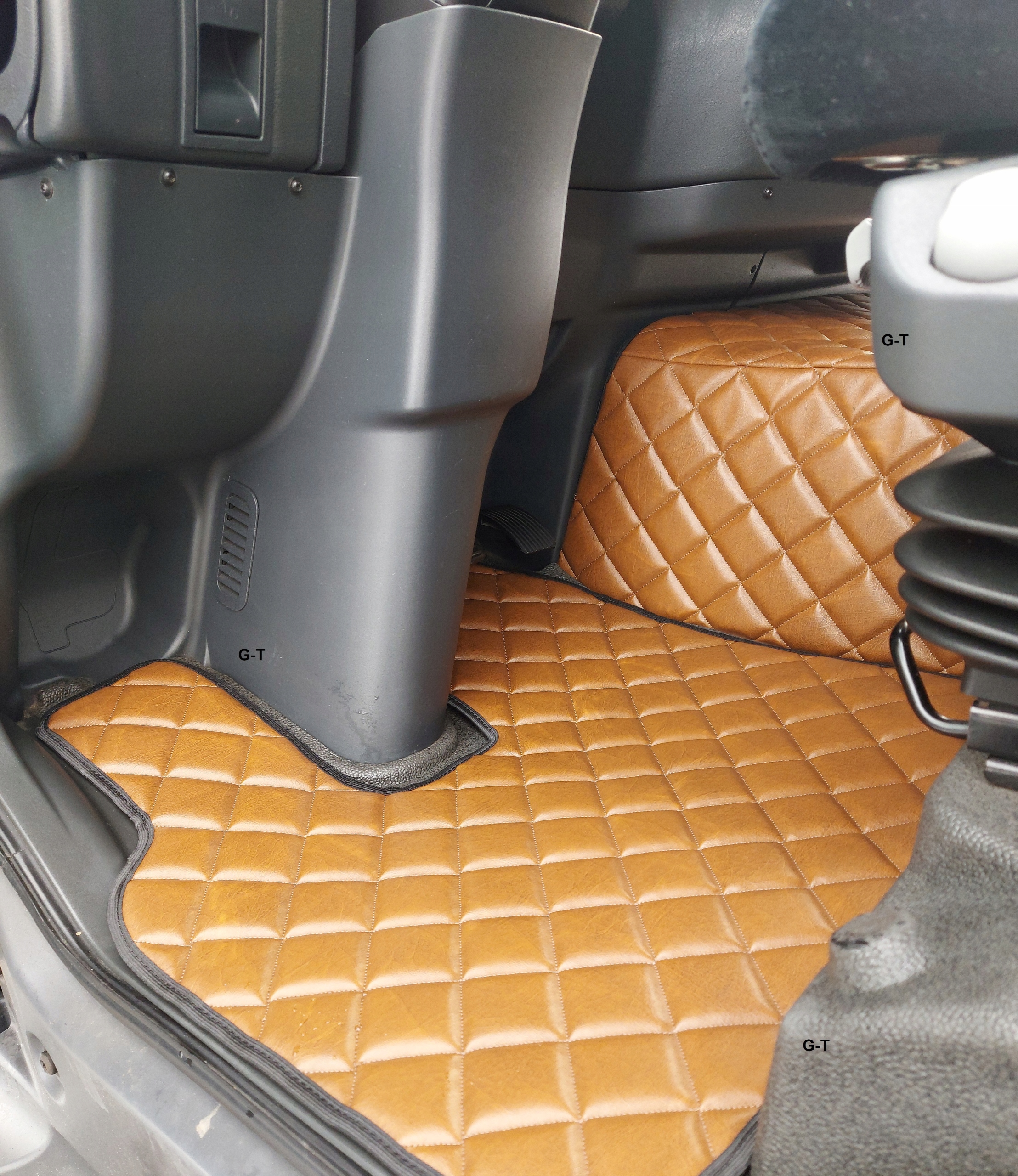 СТЕГАНЫЕ КОВРИКИ MAN TGA TGS TGL УЗКАЯ КАБИНА АВТОМОБИЛЕЙ