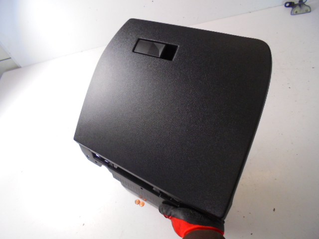 бардачок пассажира CITROEN DS3 2020 год