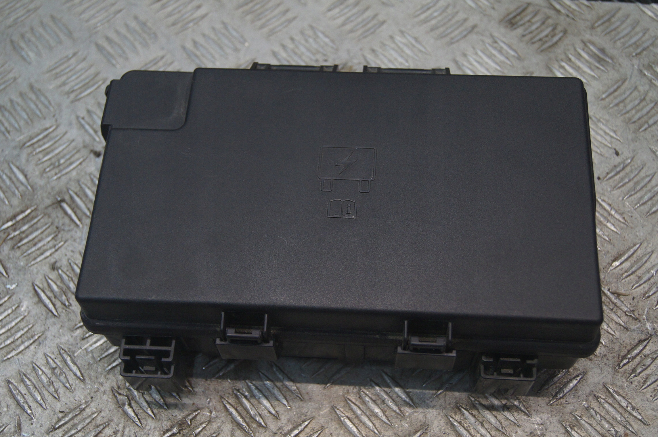 Jeep Grand Cherokee WK2 LIFT skrzynka bezpieczników