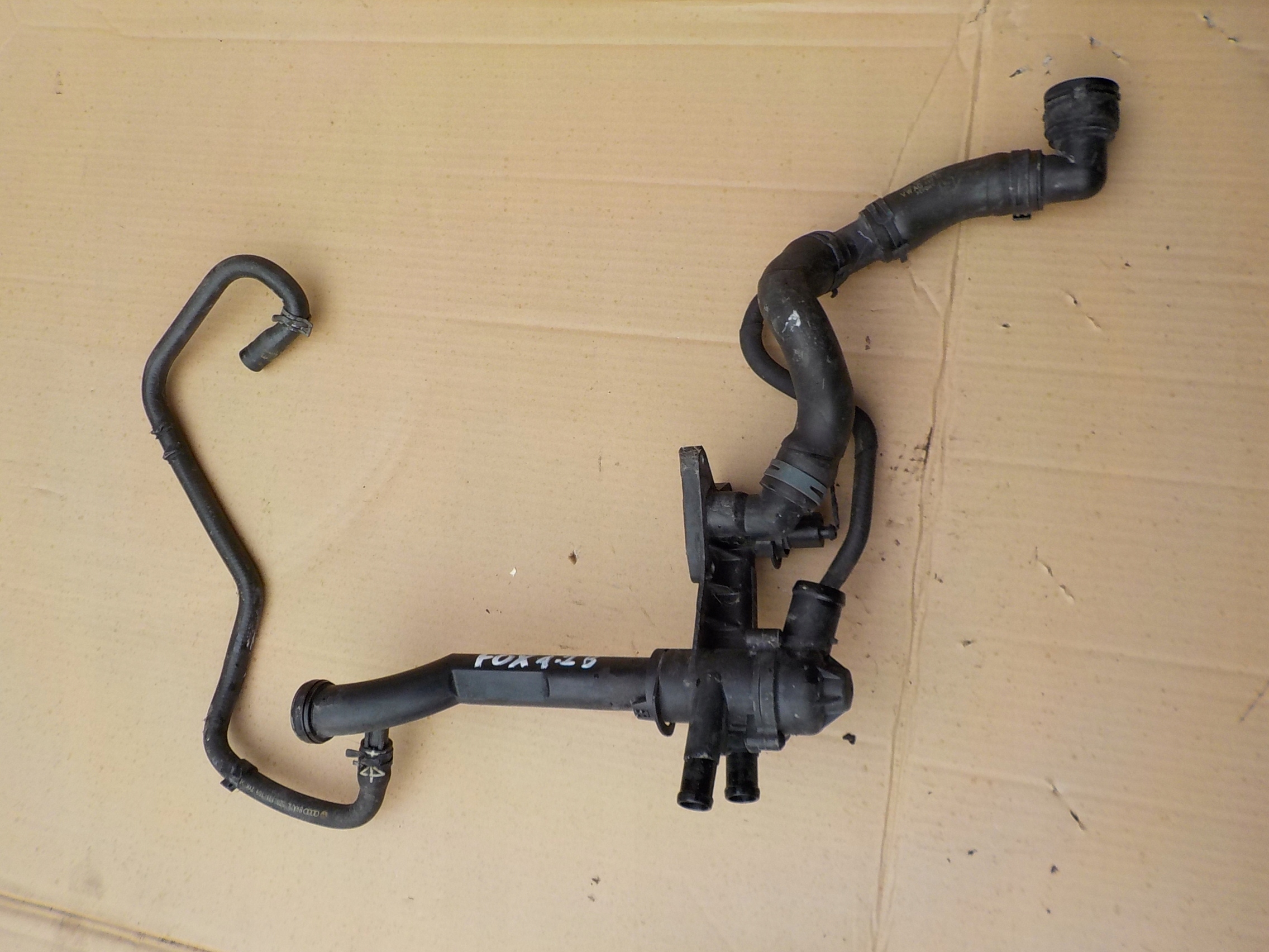 Scatola termostato vw fox 1,2 6v 2007r