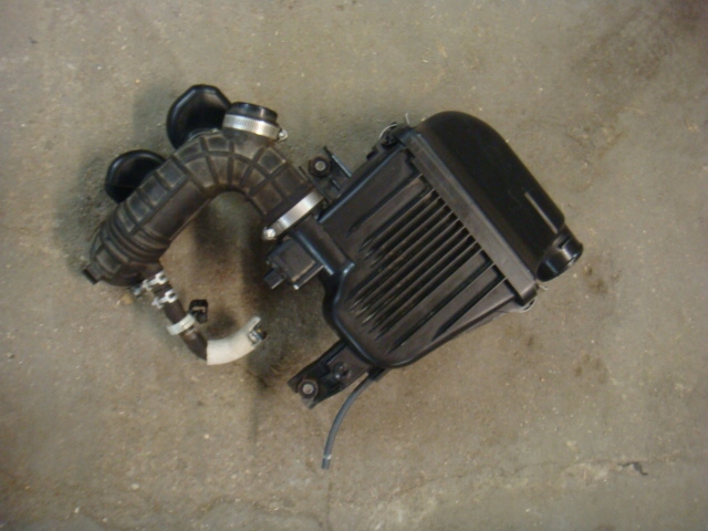 SUZUKI SWIFT MK8 17-КОРПУС ПОВІТРЯНОГО ФІЛЬТРА