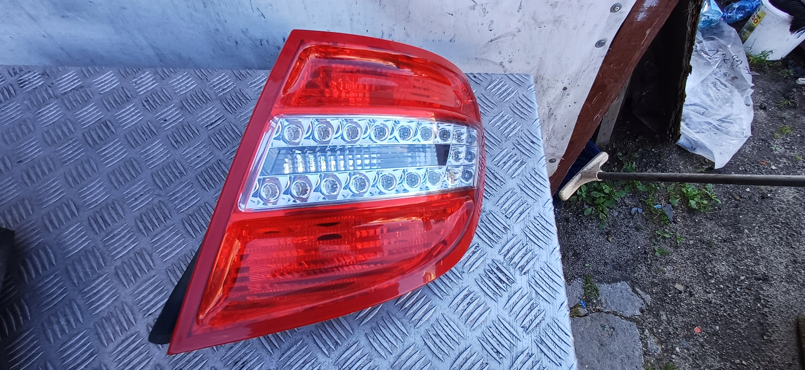 MERCEDES W204 Licht links heck oder rechts heck AVANTGARDE