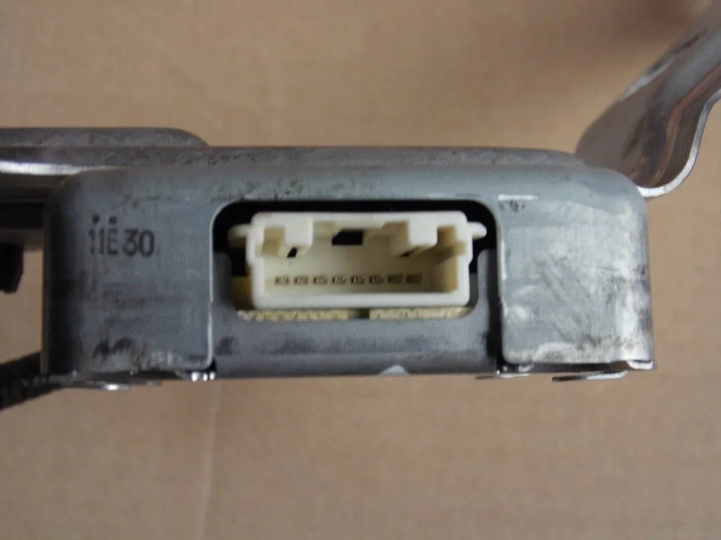 Toyota Corolla E21 modulo 8657212140