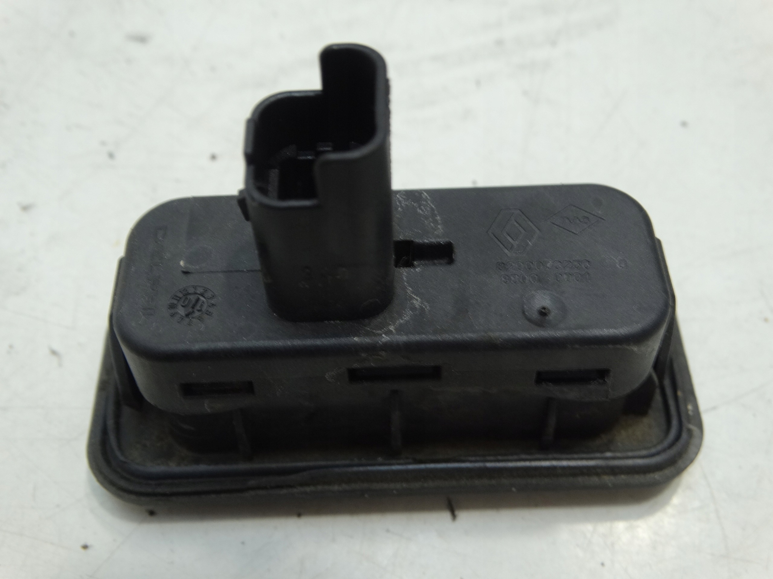 button bonnet boot RENAULT MEGANE III SCENIC III 8200076256D