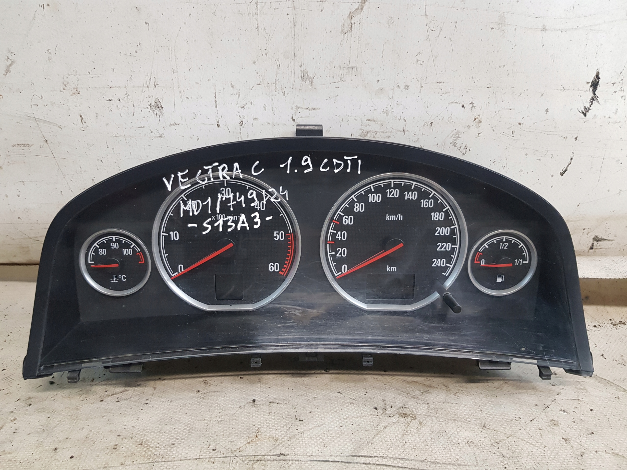 dials Opel VECTRA C 1.9 CDTI OE 13186704EQ