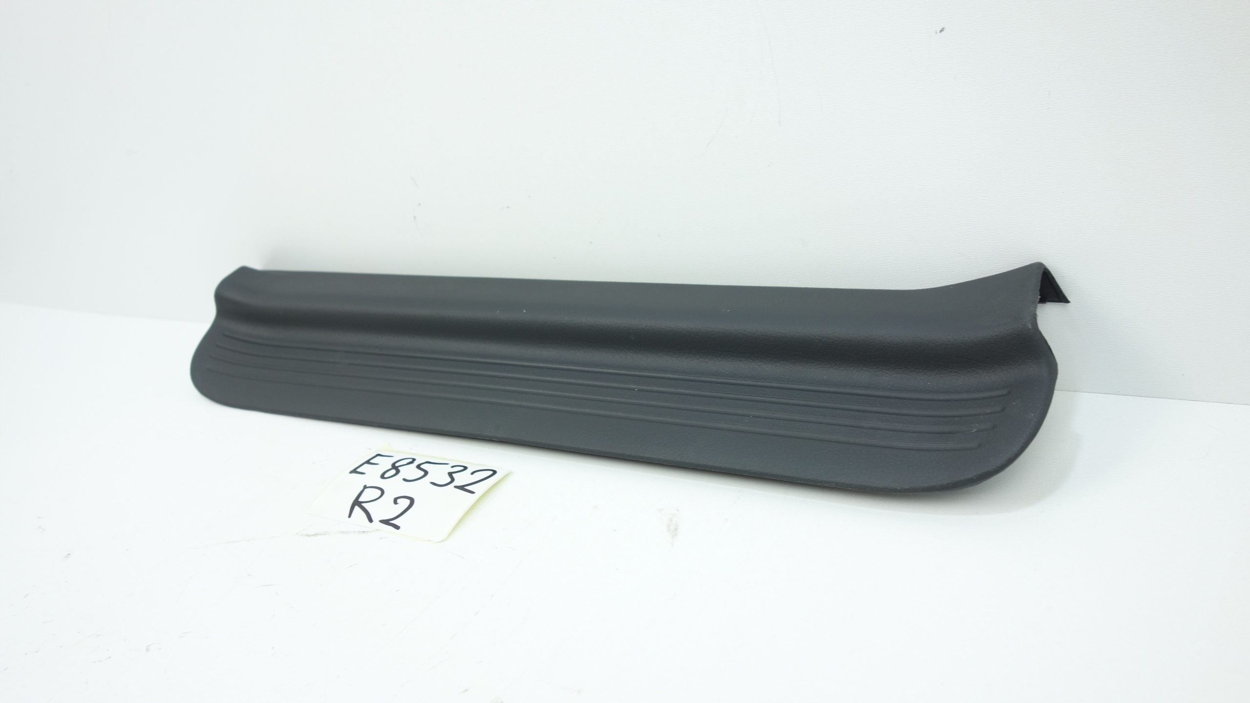 MAZDA XEDOS 1992- moulding cap threshold right C00168730