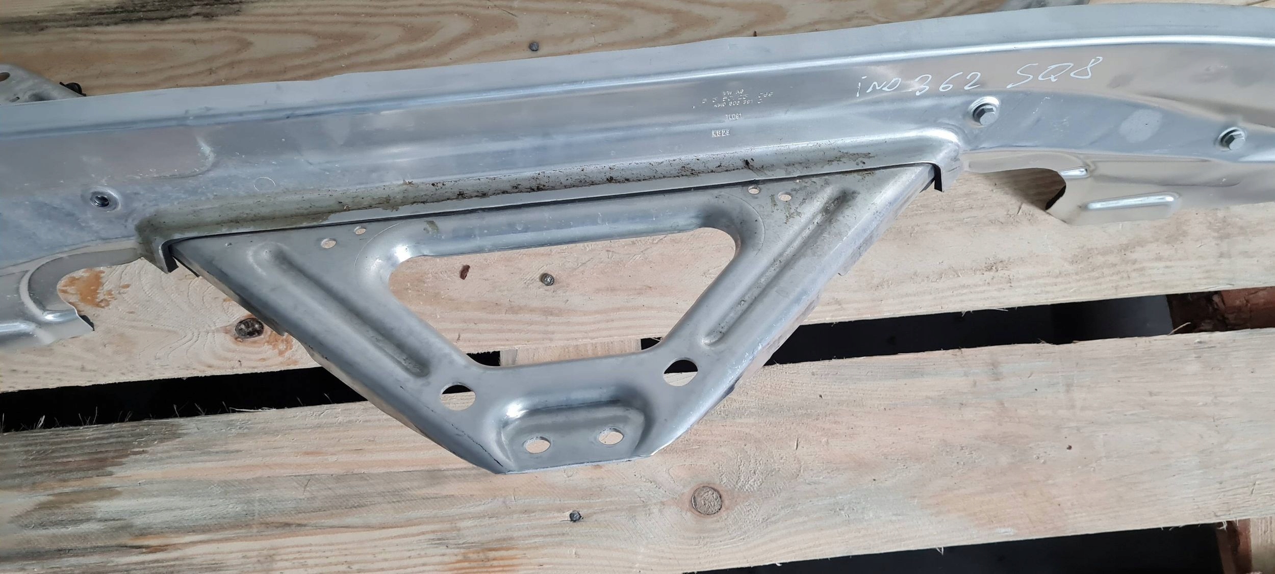 SQ8 4M RSQ8 Q8 bracket holder brace console 4M0806391C SQ7 4M Q7