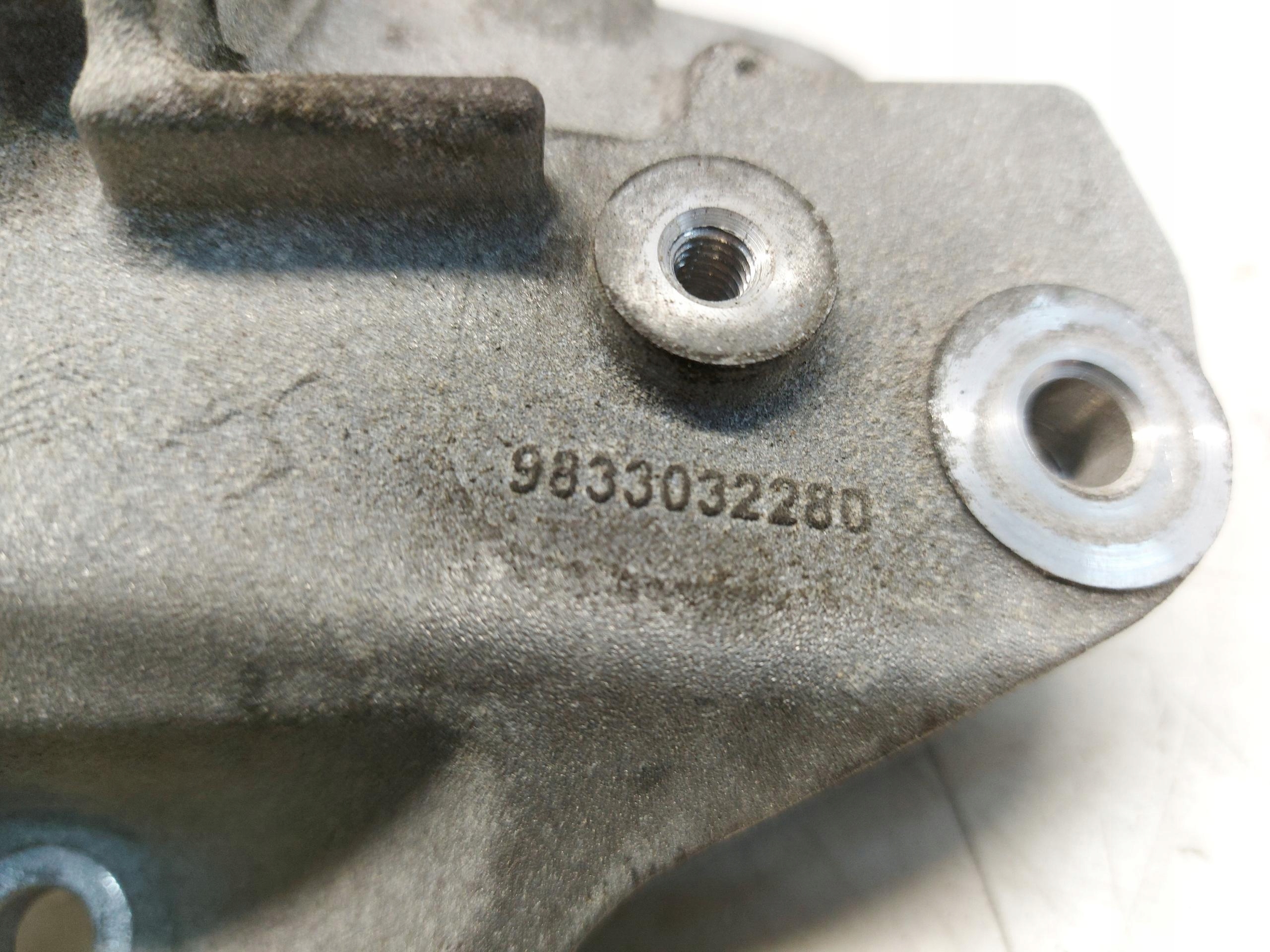Peugeot 408 GT P54 supporto alternatore 9833032280
