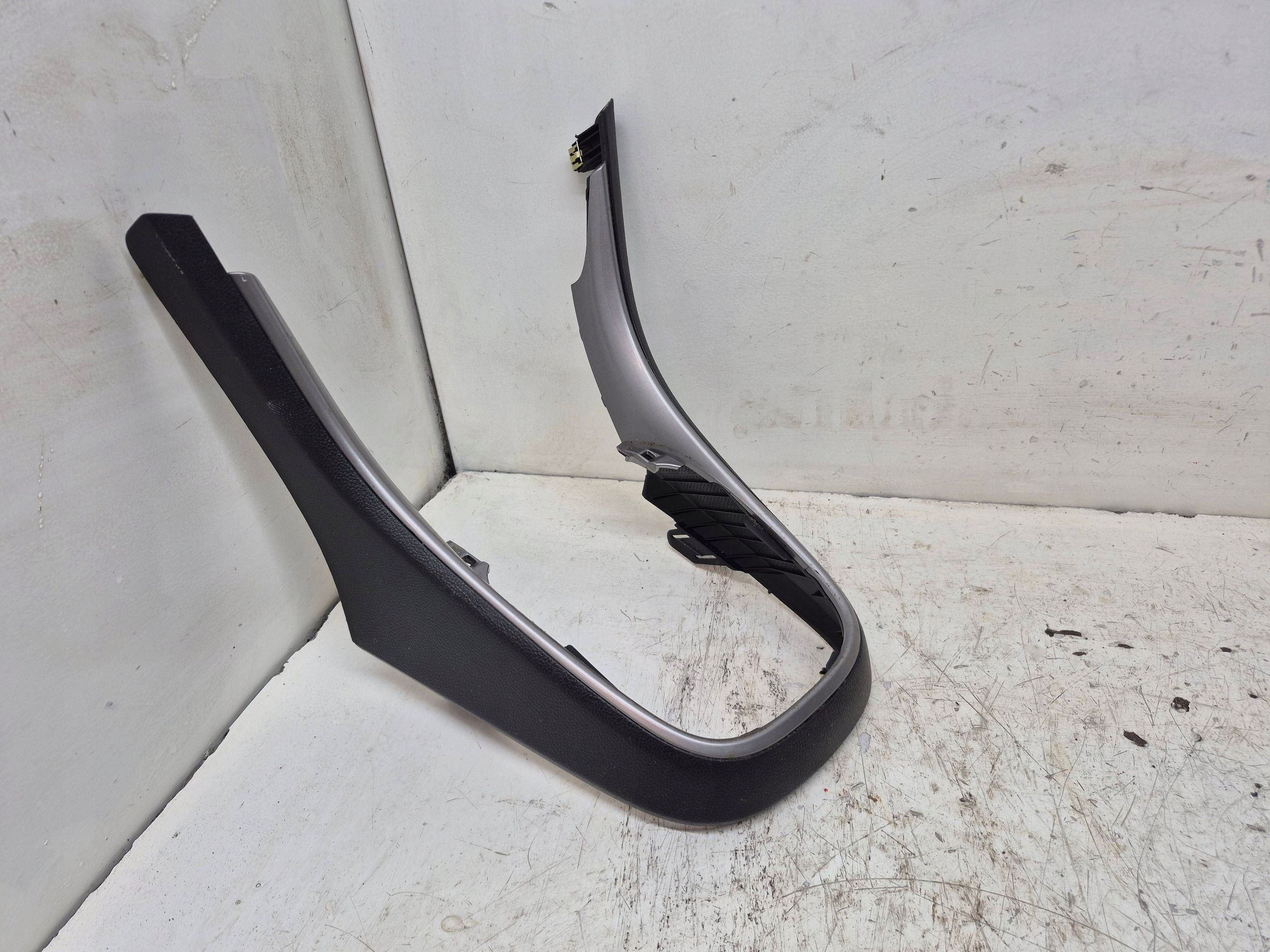 CHEVROLET TRAX TUNEL PANEL okvir prijenosa 2013R