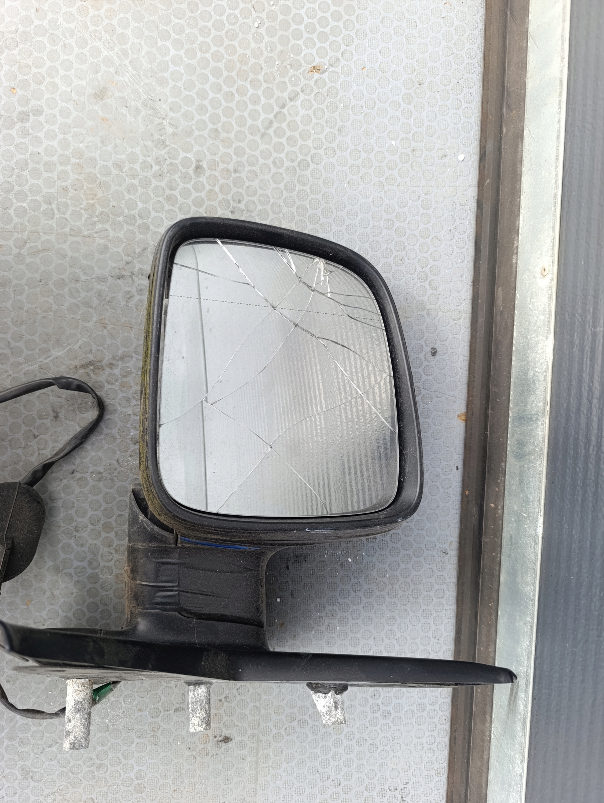 VW T5 mirror left driver´s 5 PIN damaged