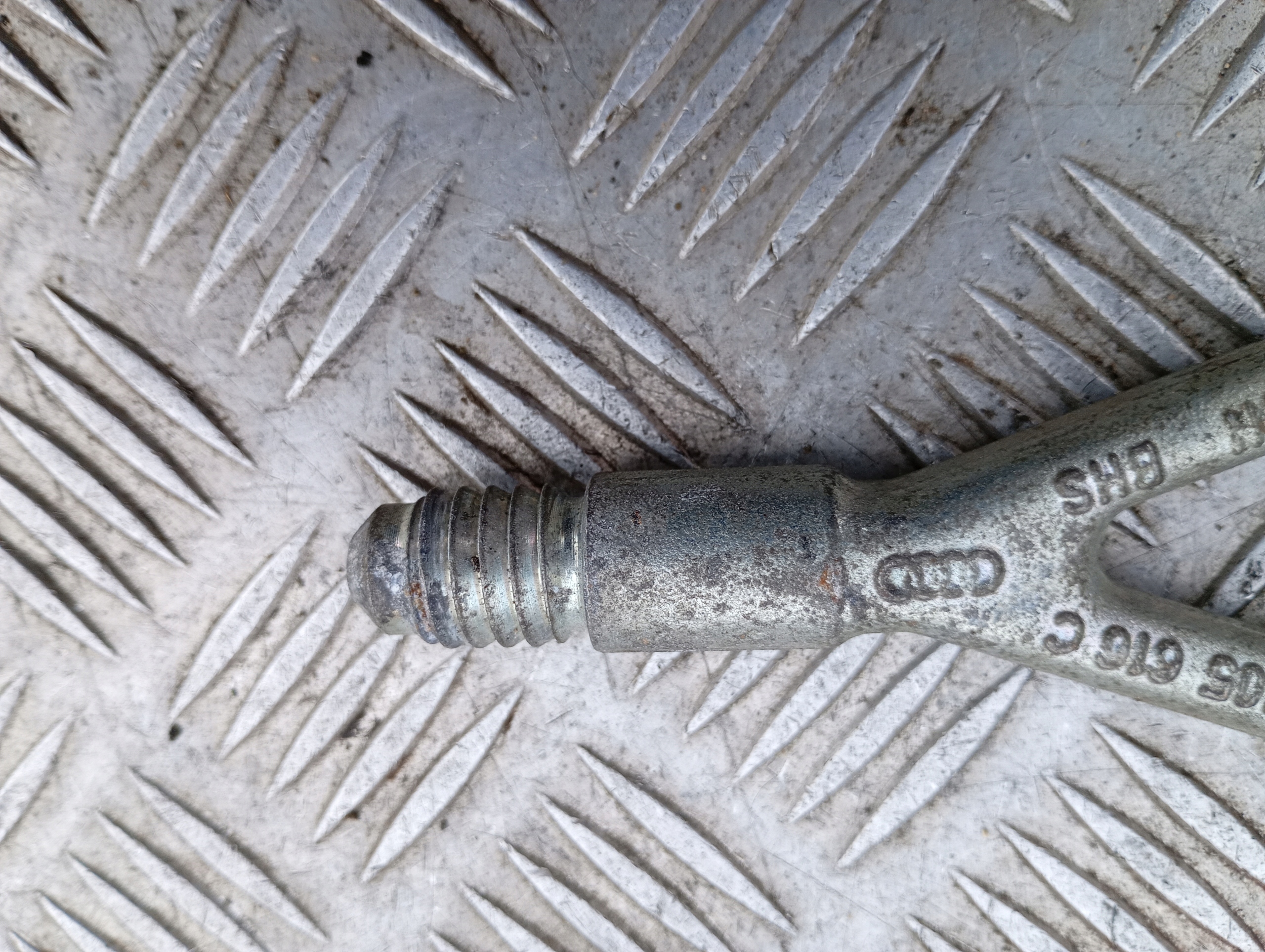 AUDI A4 b6 UCHO HOLOWNICZE WKRETKA 8e0805616C