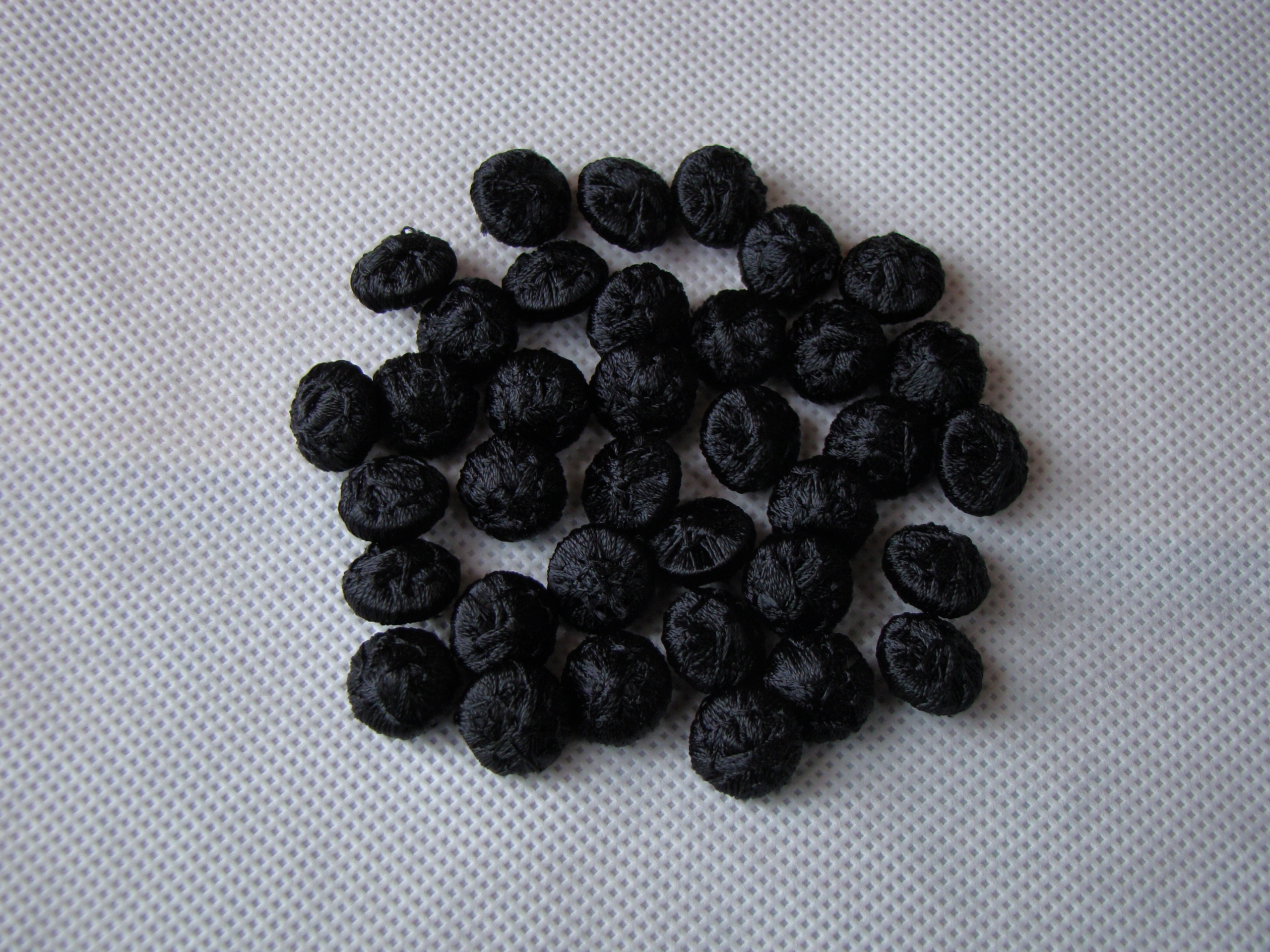 Ruční výroba knoflíky do sutany, muzetu 36 ks