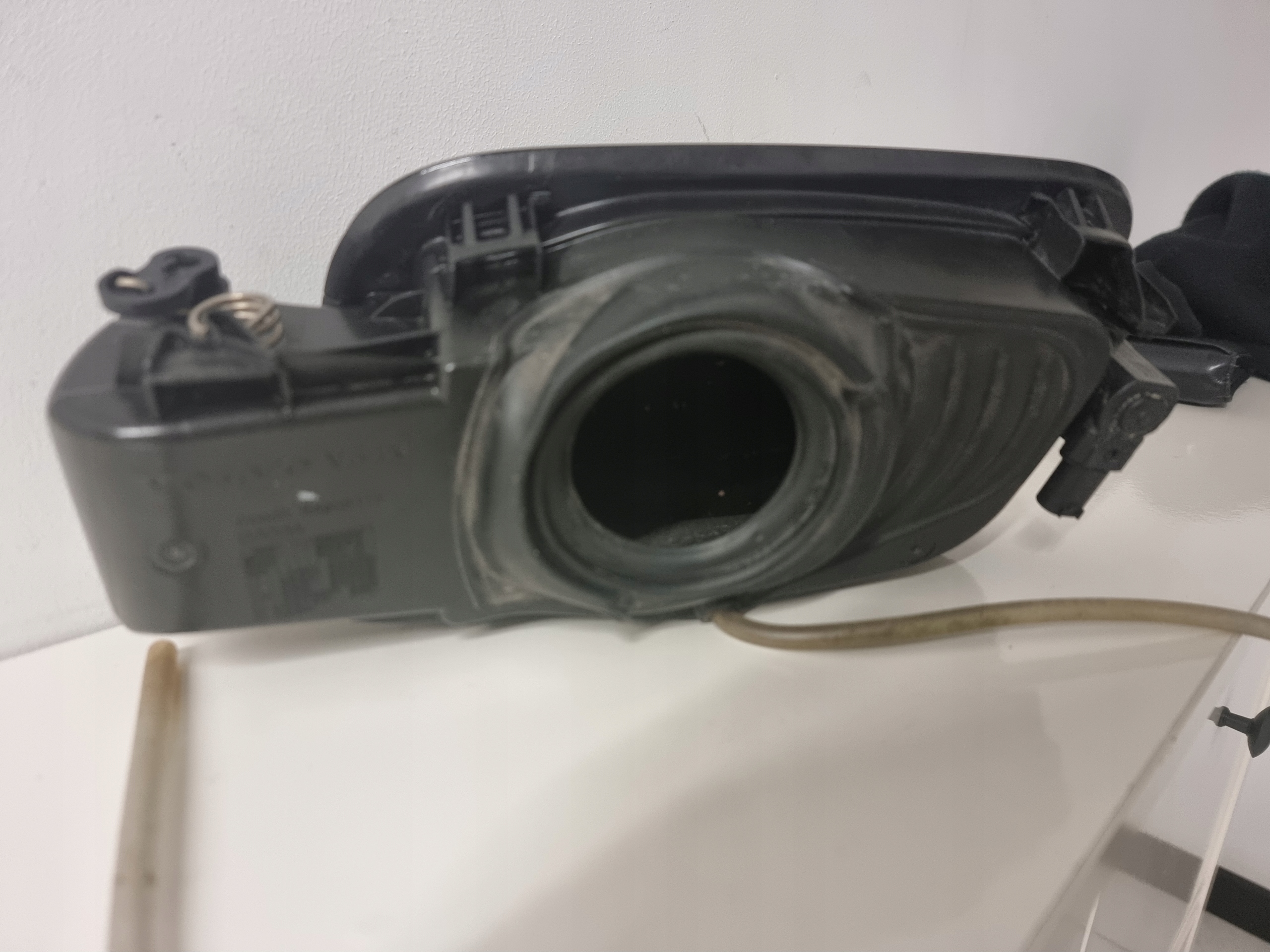 VOLVO S90 T5 2.0 Benzyna SEDAN KLAPKA WLEWU PALIWA + korpus + odbój Producent części Volvo OE