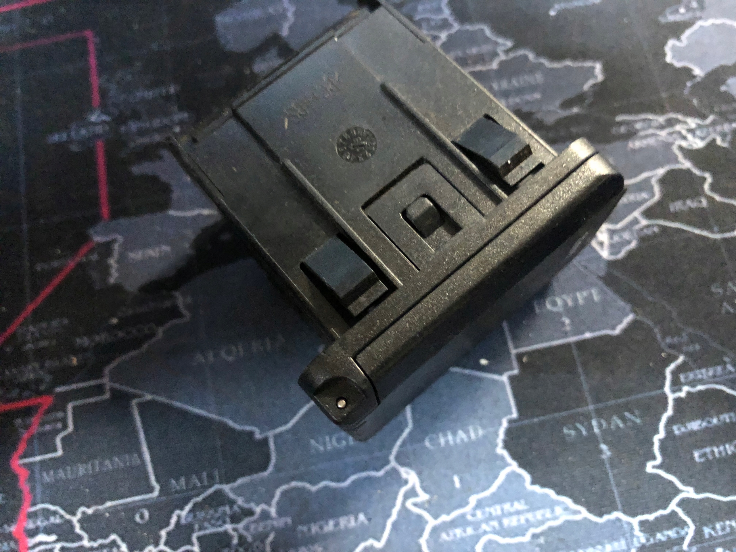 MERCEDES GNIAZDO PRZETWORNICY 230V 0008201705 Wersja Europejska