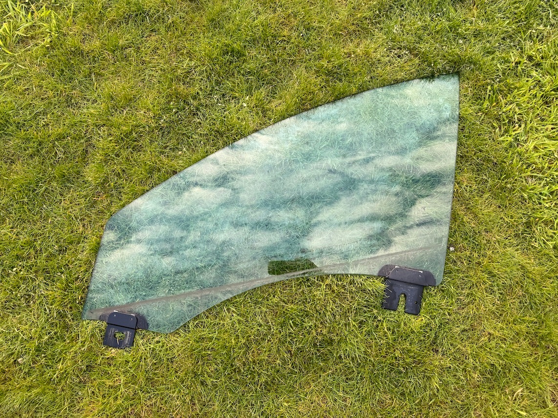 TESLA MODEL S MS SZYBA W DRZWI PRZEDNIE LEWE PRZÓD ORYGINAŁ Numer katalogowy części SZYBA W DRZWI TESLA S