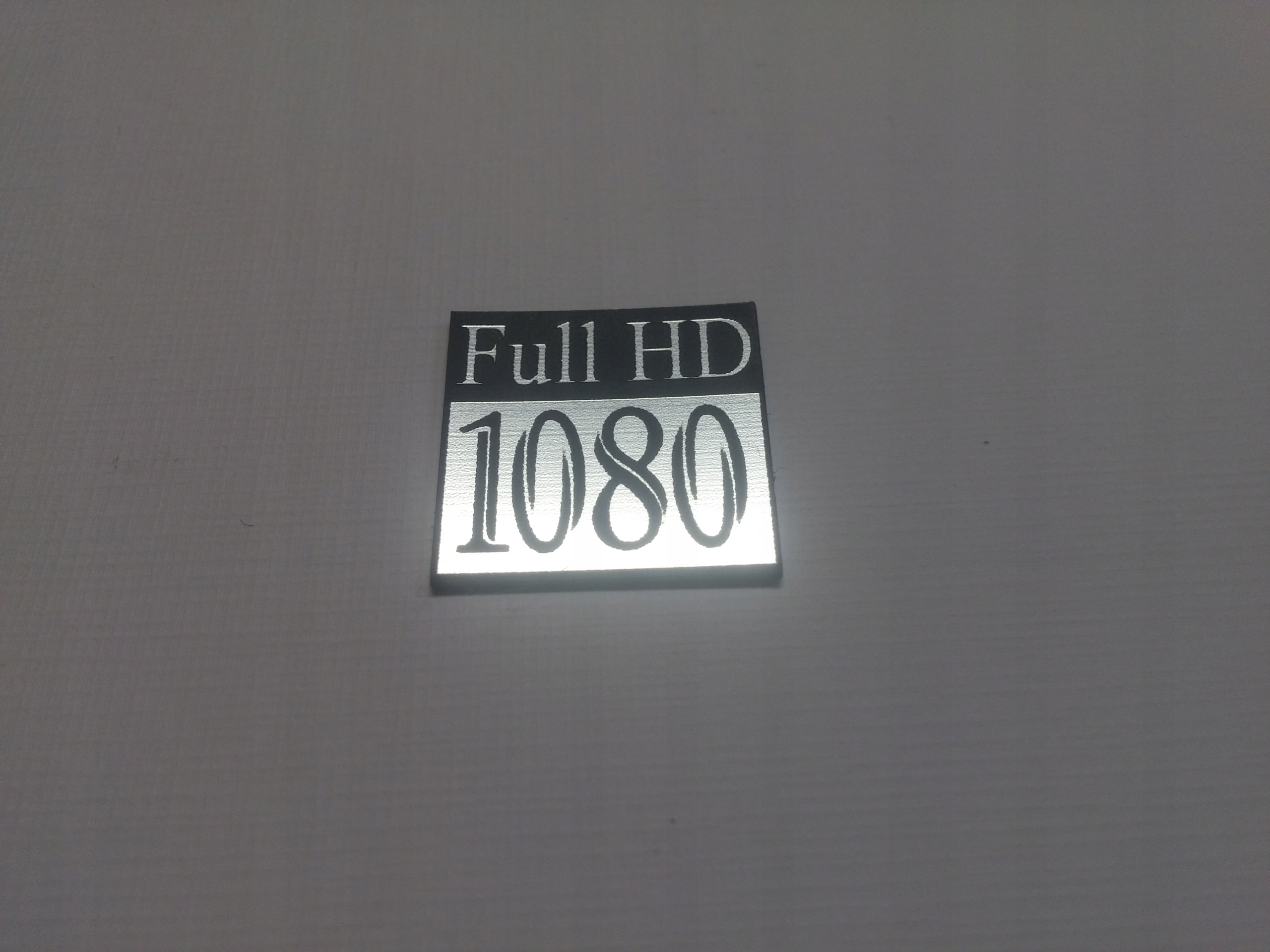 

Full Hd naklejka emblemat 19 x 19 mm *srebrna