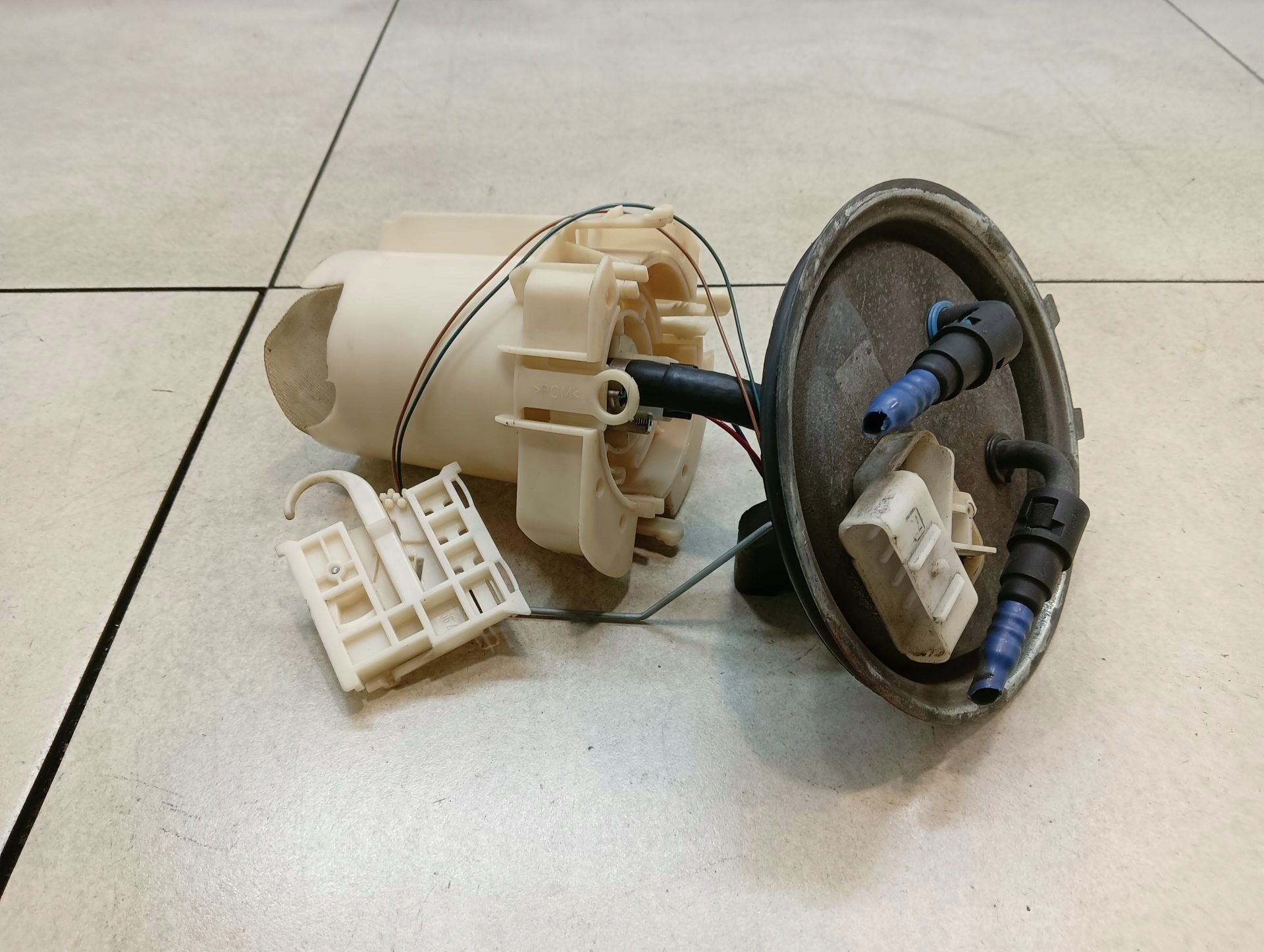 ПАЛИВНИЙ НАСОС OPEL VECTRA B 1.6 16V